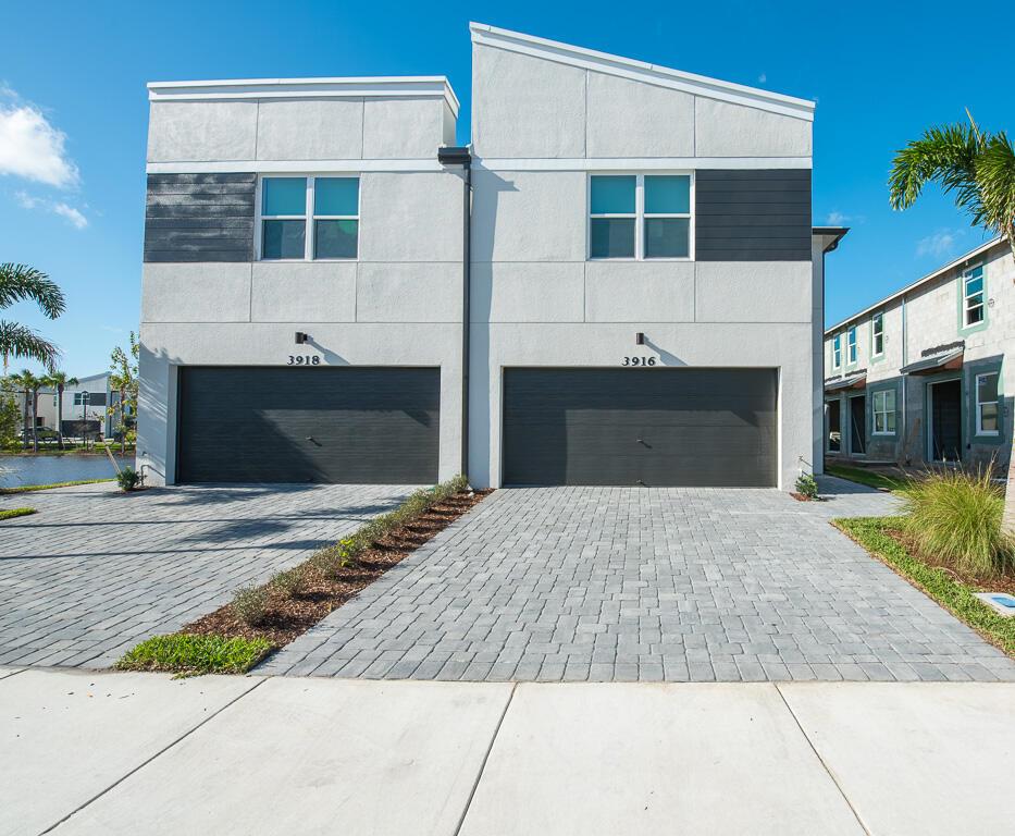 Homes for sale in Stuart, FL | 3916 Se Mentmore Lane, Stuart, FL 34997 | MLS# R11054227