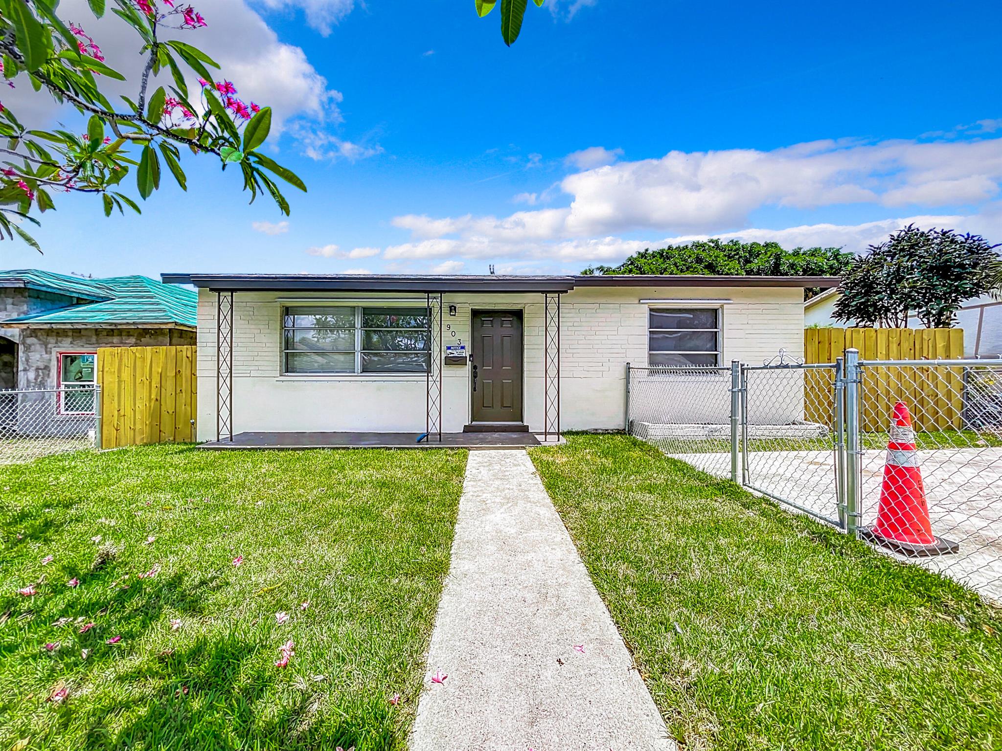 903 21st Street West Palm Beach FL 33407 | R11054417