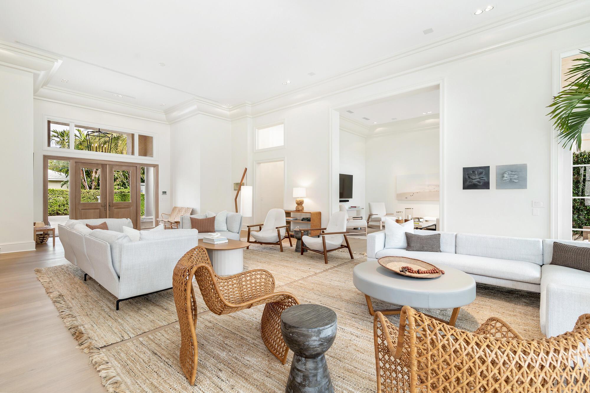 583 N Lake Way Palm Beach FL 33480 | R11054544