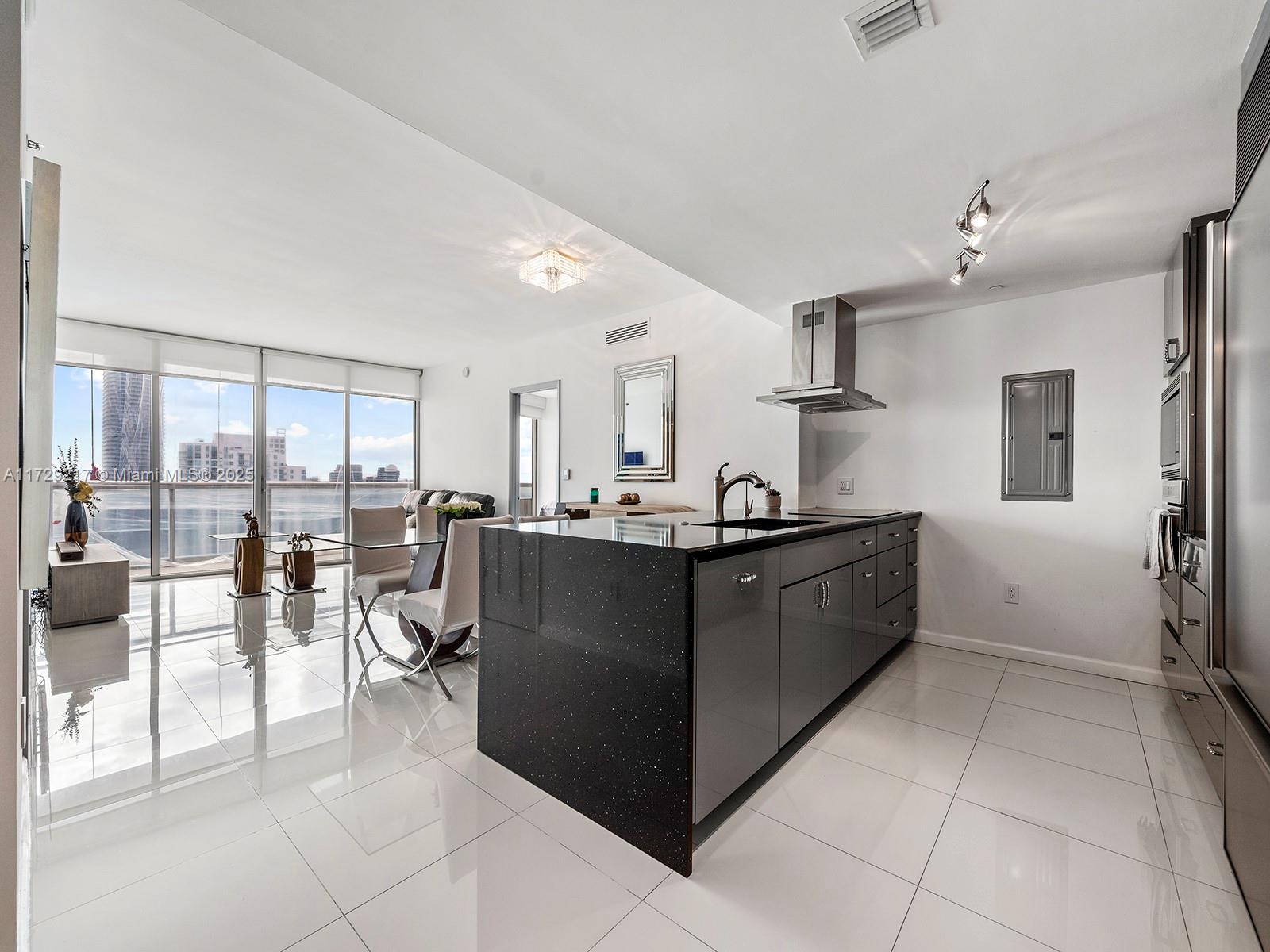 Condo for Sale in Miami, FL