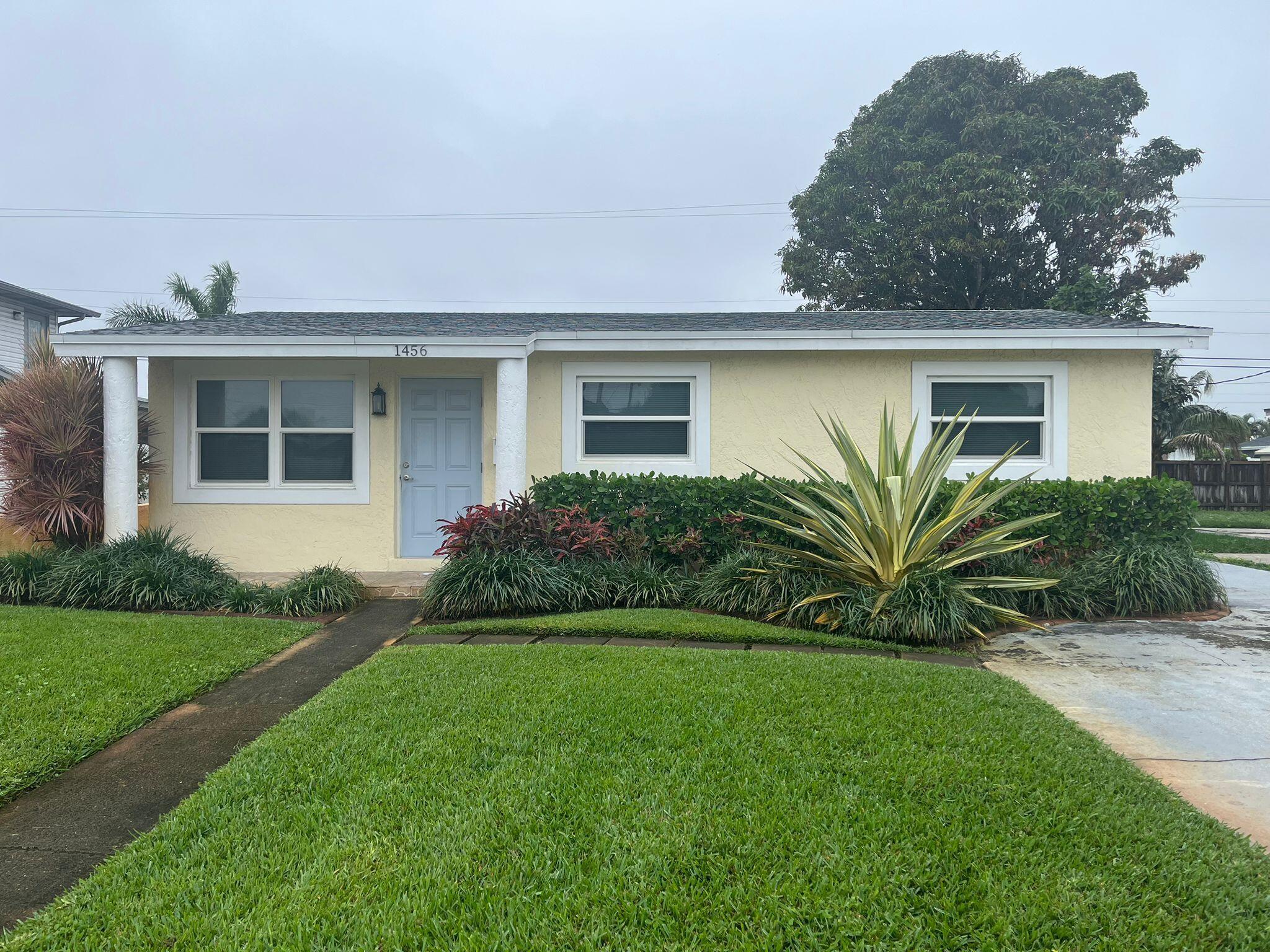 1456 7th Street West Palm Beach FL 33401 | R11055586