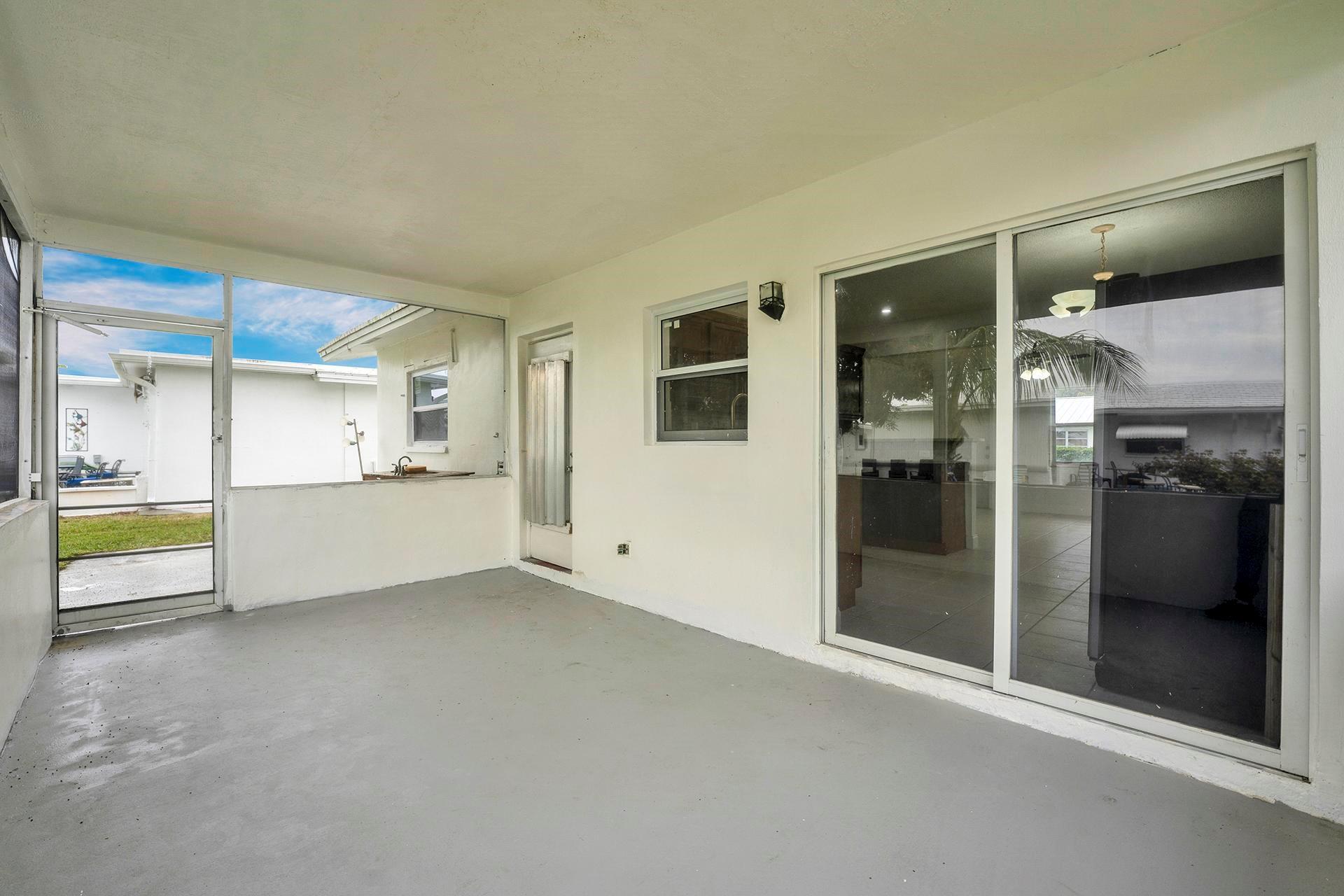Spacious Screened Patio