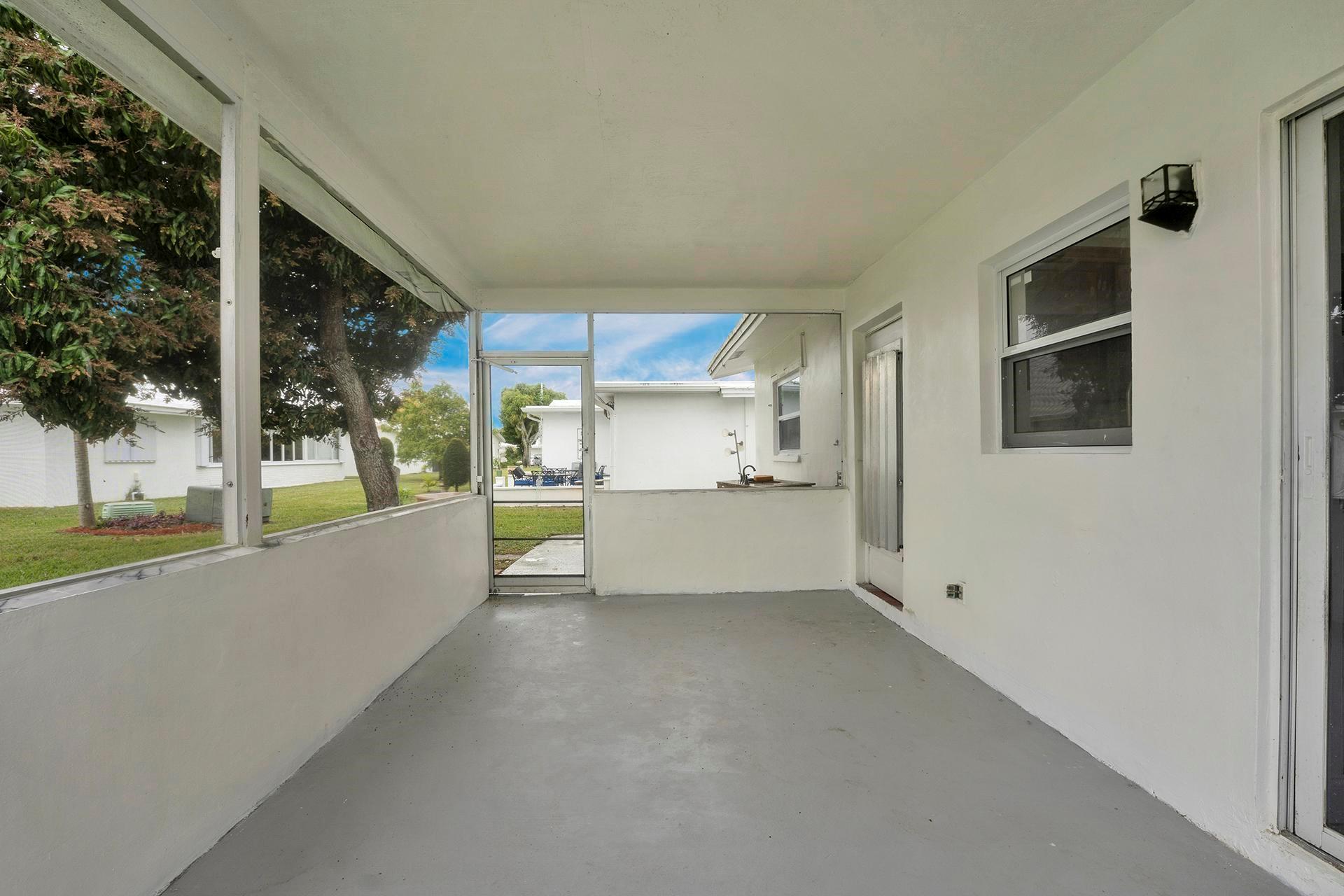 Spacious Screened Patio