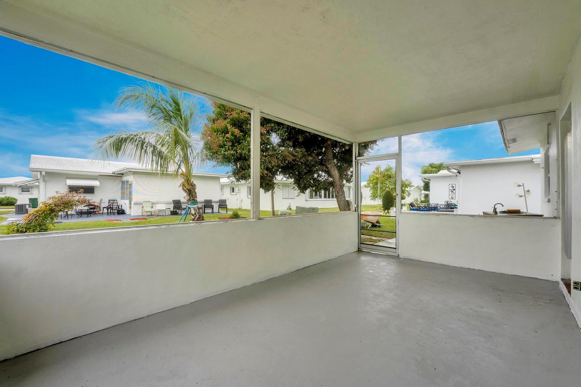 Spacious Screened Patio