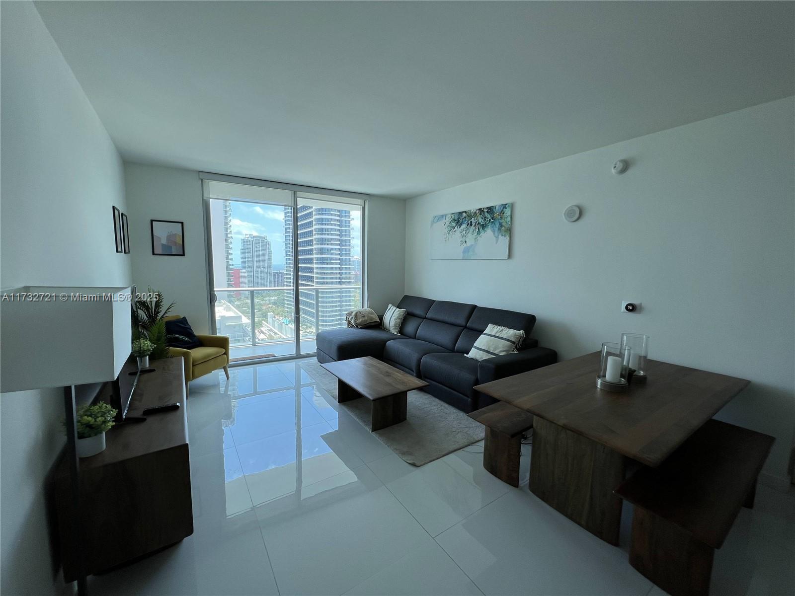 Apartamento à Venda em Miami, FL