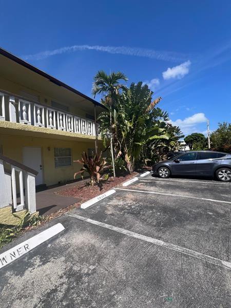 Homes for sale in Wilton Manors, FL | 2741 Ne 8th Ave #14, Wilton Manors, FL 33334 | MLS# F10483398