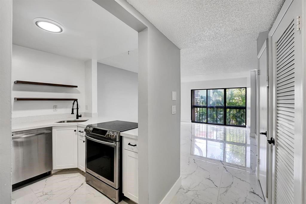 Homes for sale in Fort Lauderdale, FL | 5495 Ne 25th Ave #204, Fort Lauderdale, FL 33308 | MLS# F10483482