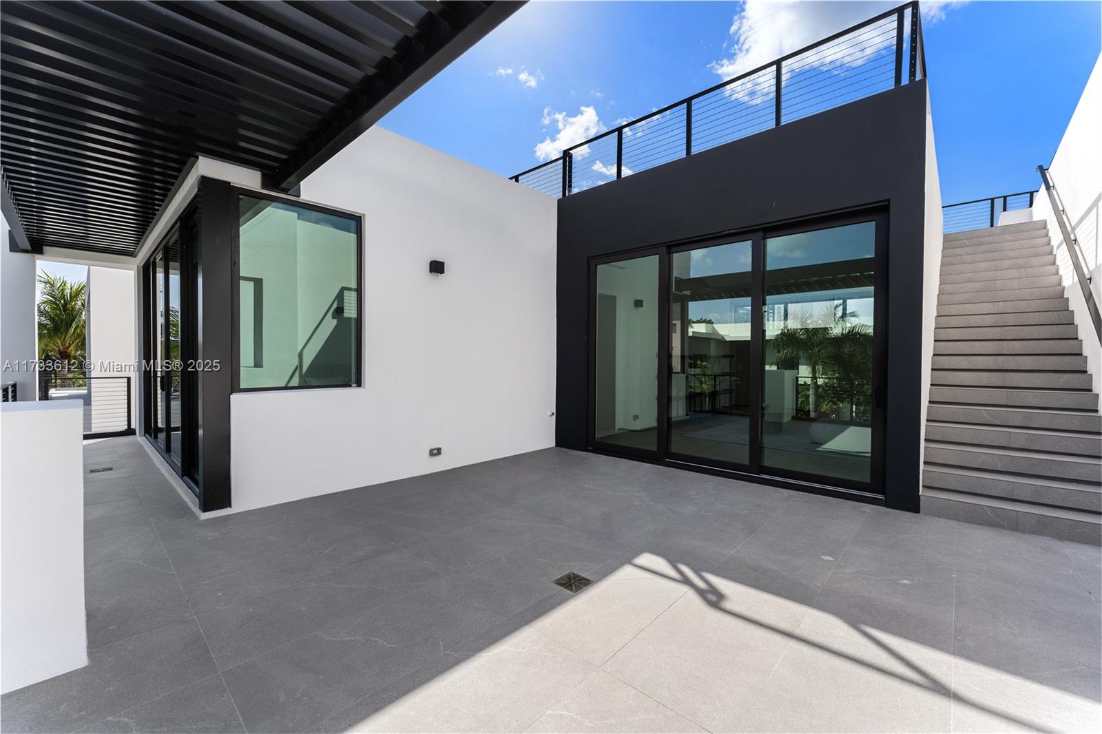 1096 N Venetian Dr, Miami FL 33139