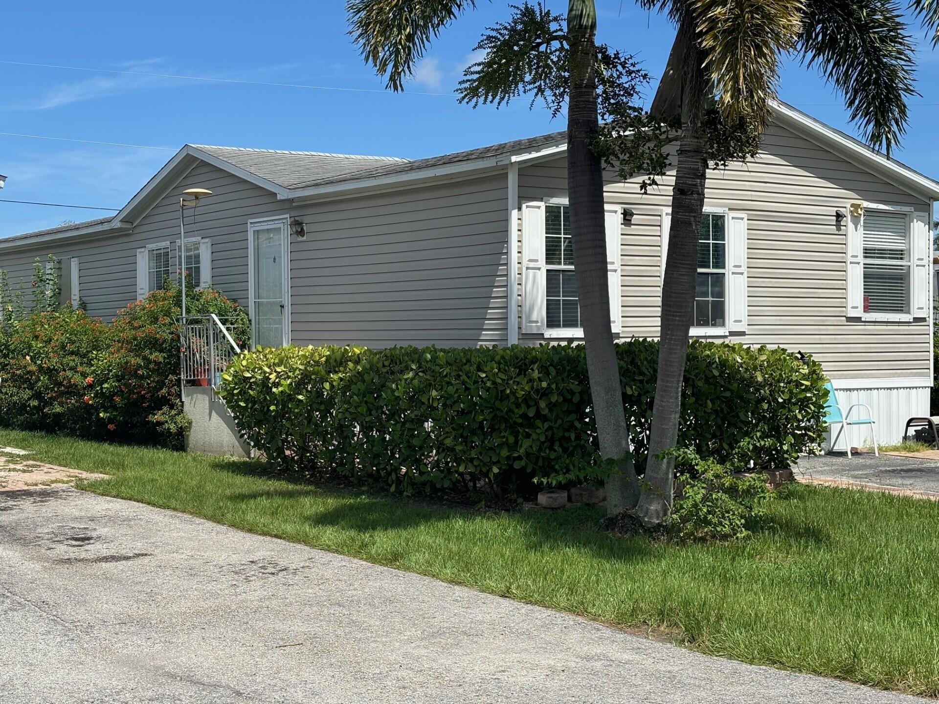 Homes for sale in Lake Worth, FL | 5842 Shawnee Dr, Lake Worth, FL 33463 | MLS# R11056915