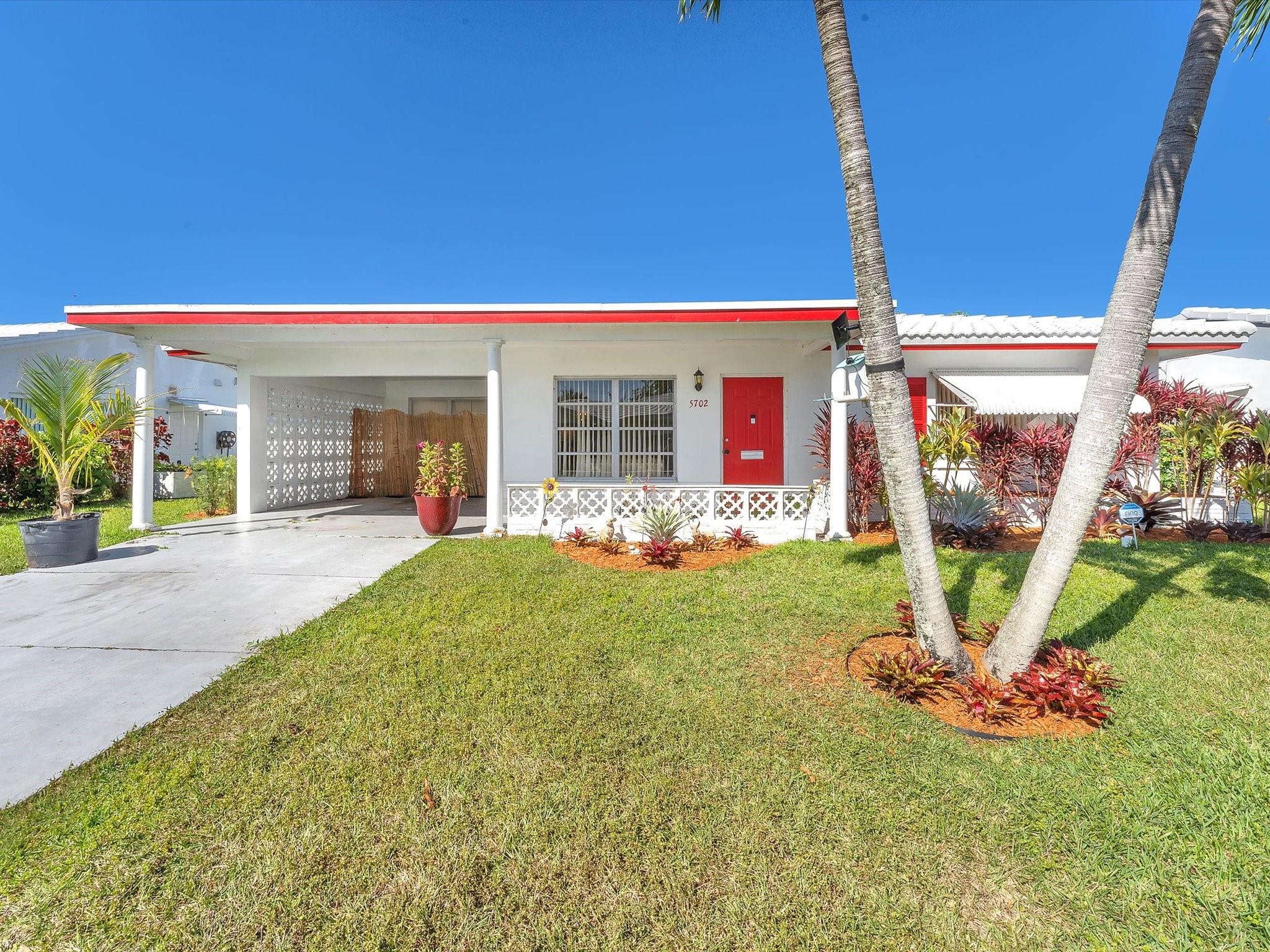 5702 Nw 84th Ave Tamarac FL 33321 | F10483925