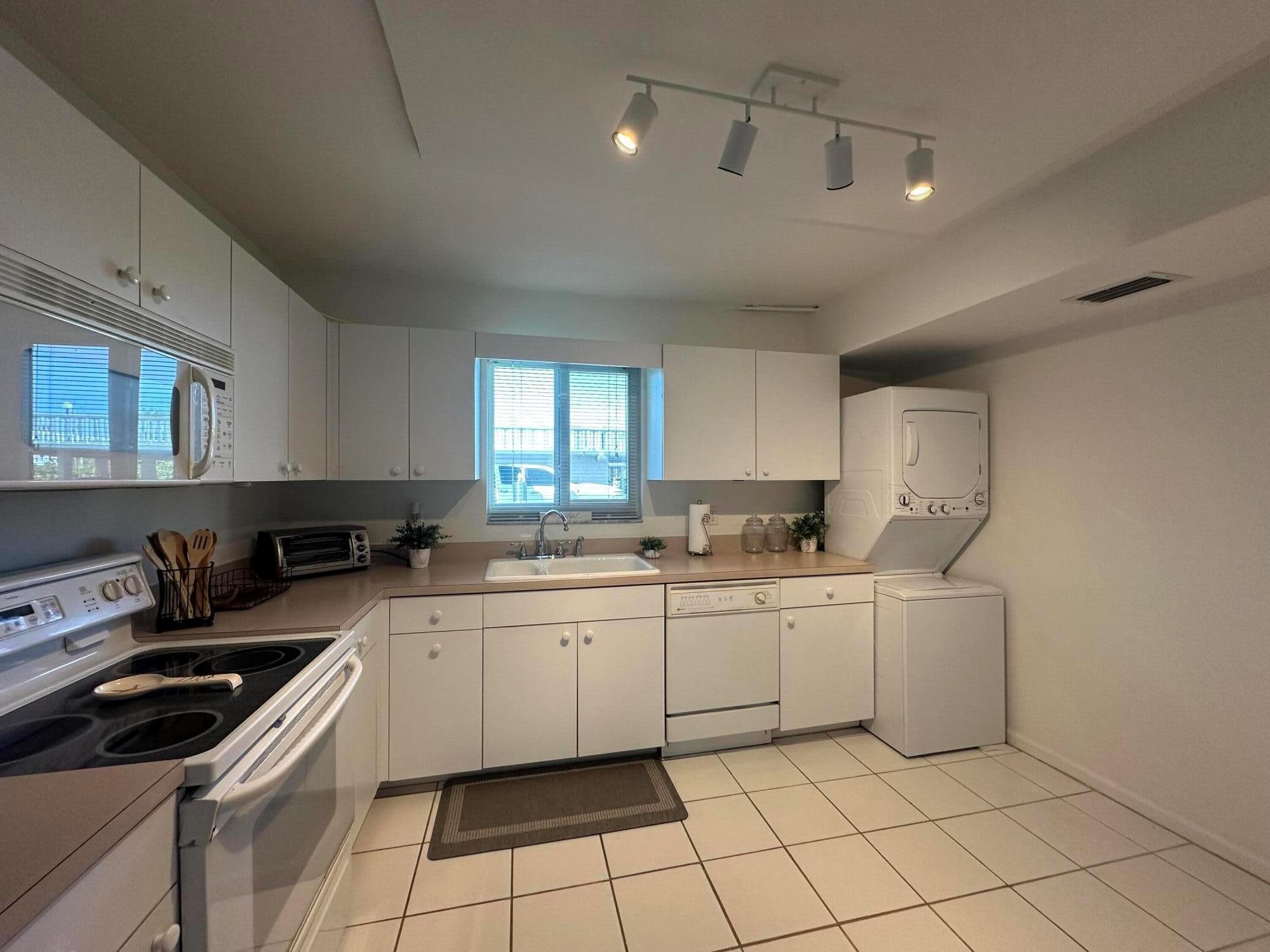 Homes for sale in Lake Park, FL | 301 Lake Shore Dr #102, Lake Park, FL 33403 | MLS# R11057158