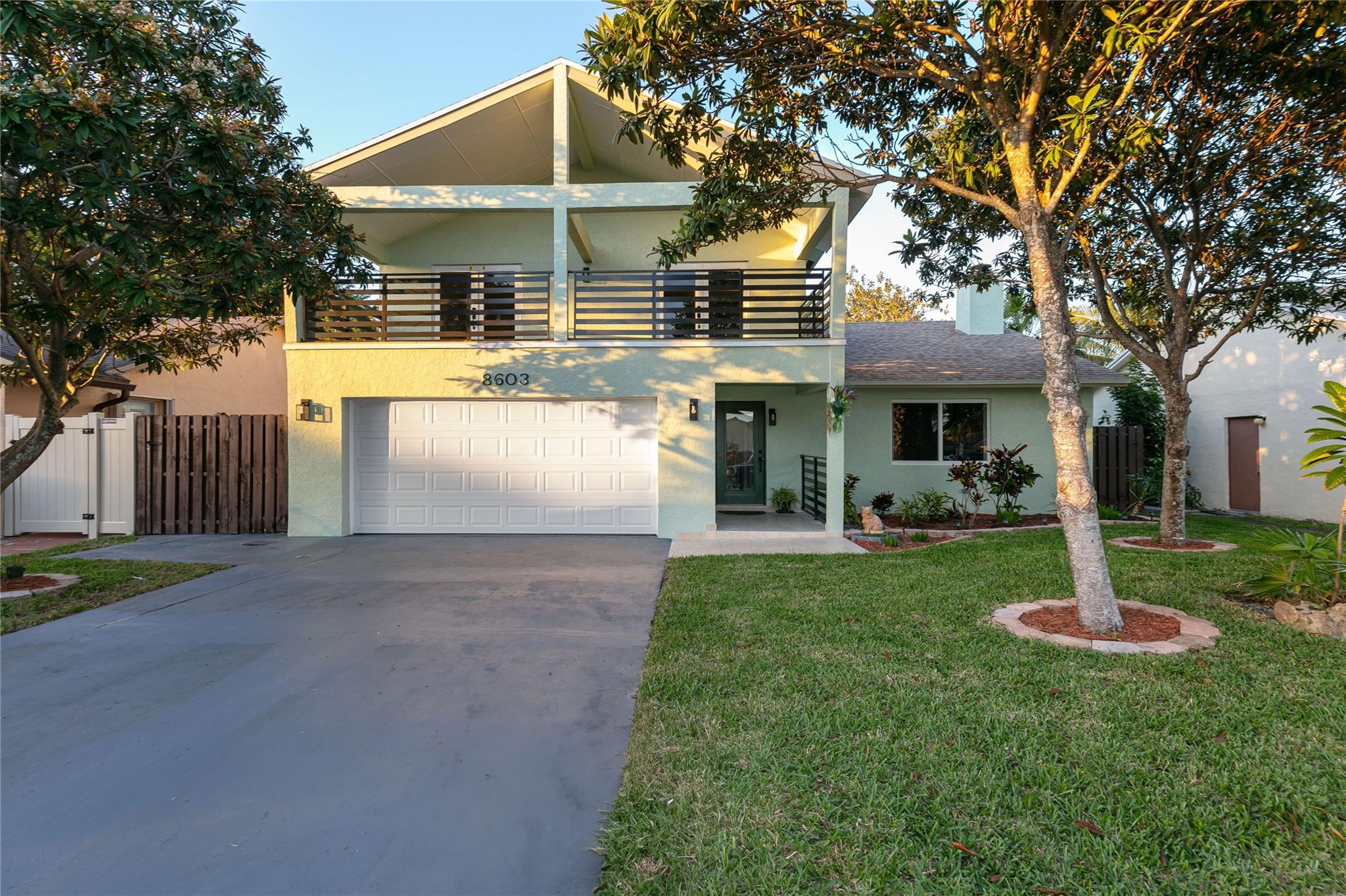 8603 Sw 19th St North Lauderdale FL 33068 | F10483953