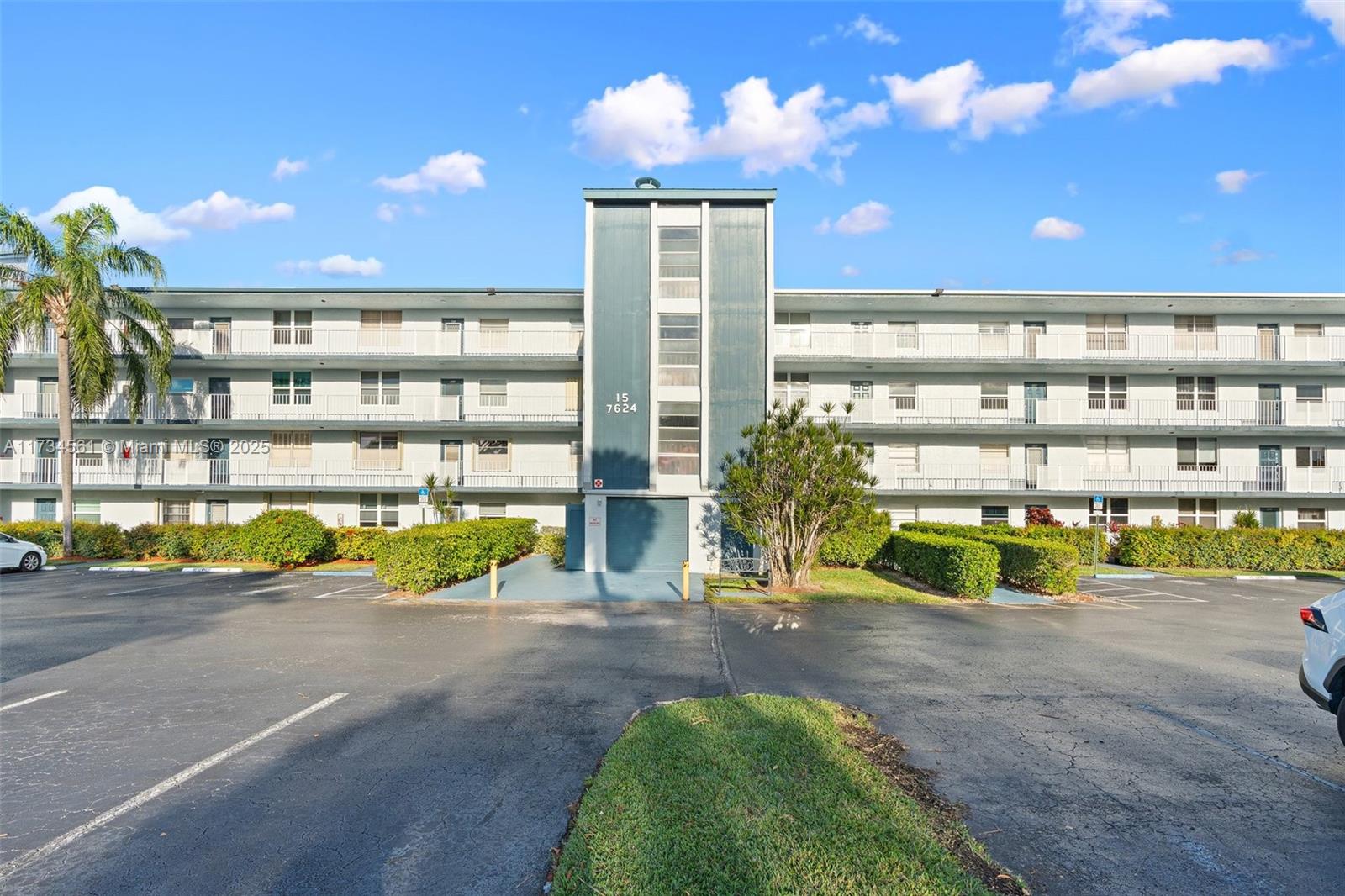 15 Of Palm Springs 2 Cond