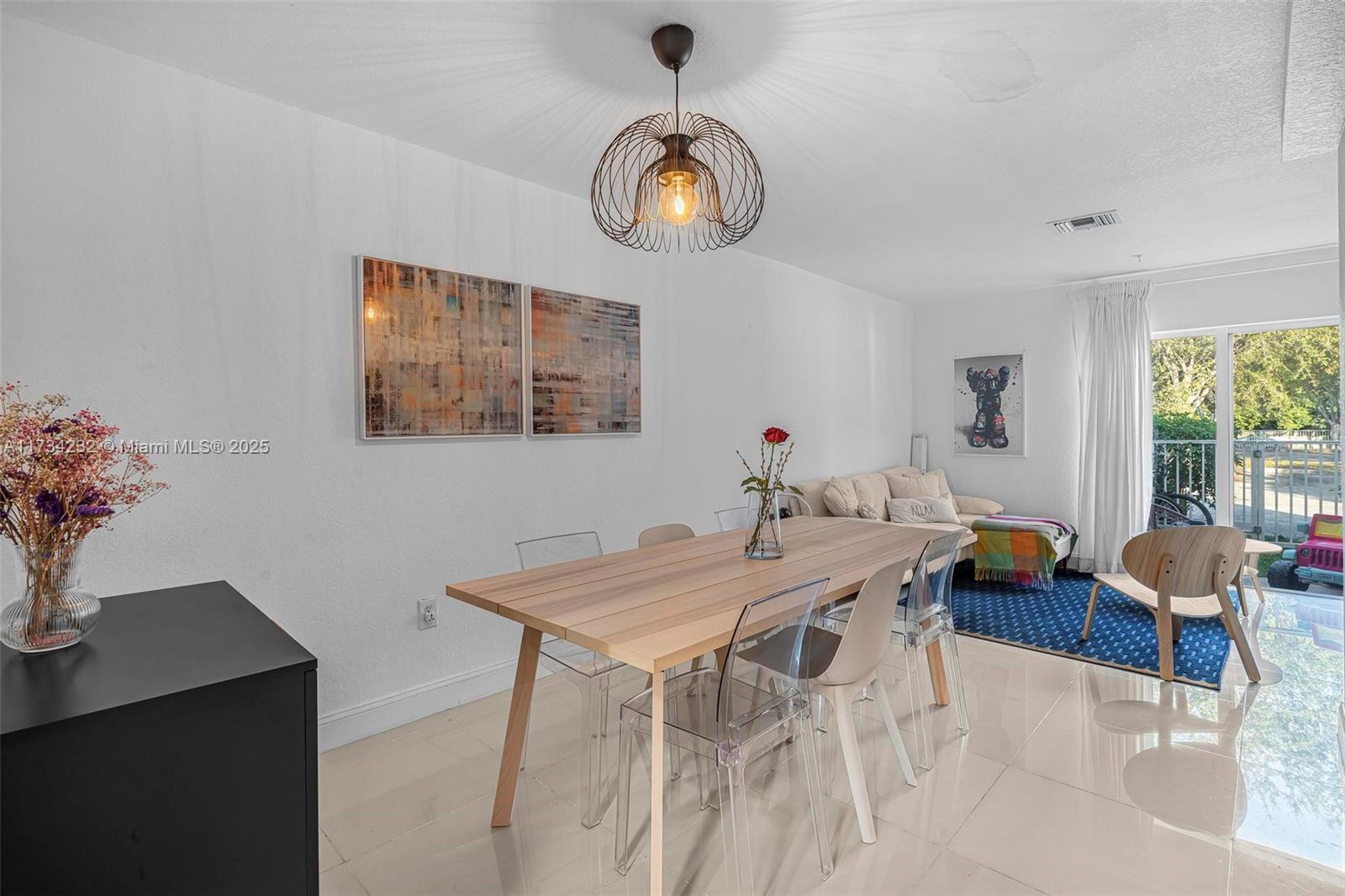 Aqua Vista Townhomes Cond