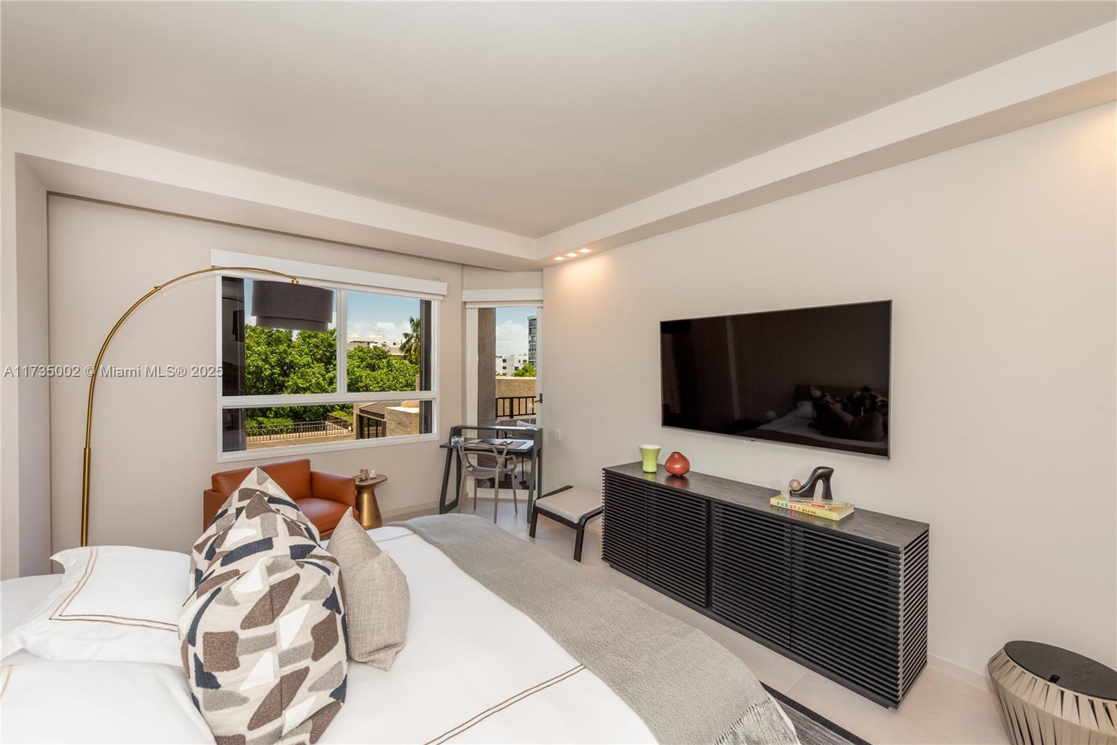 251 Crandon Blvd #306, Key Biscayne FL 33149