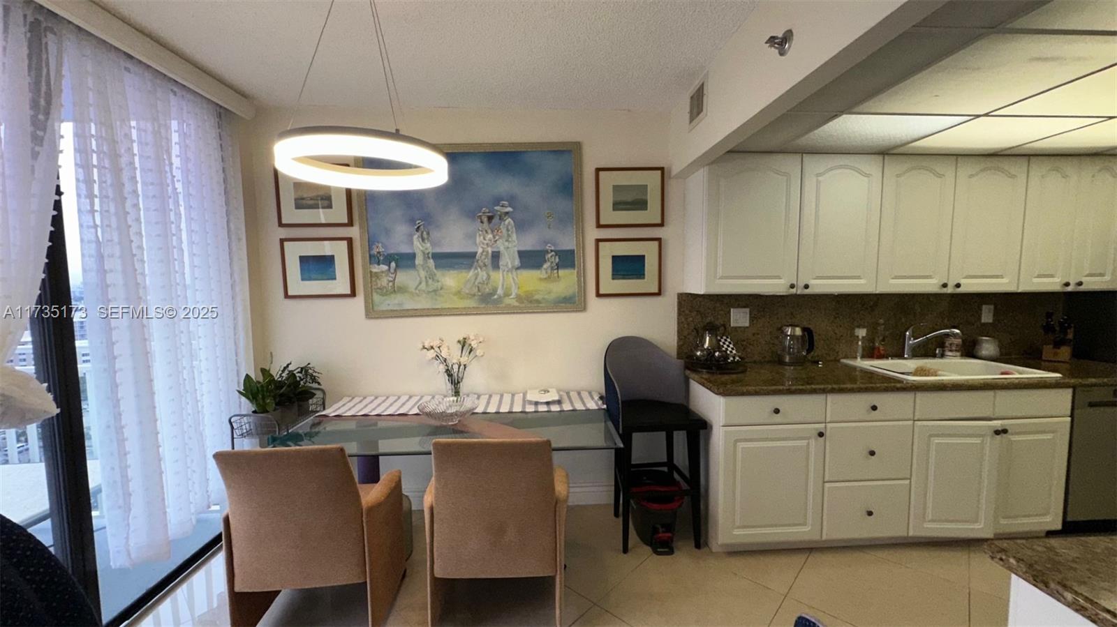 Winston Towers 600 Condo