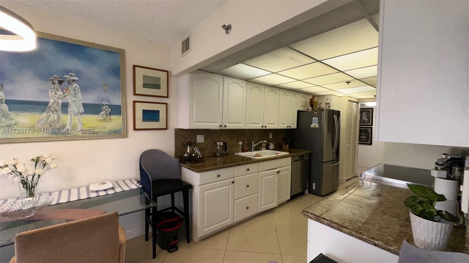 Winston Towers 600 Condo