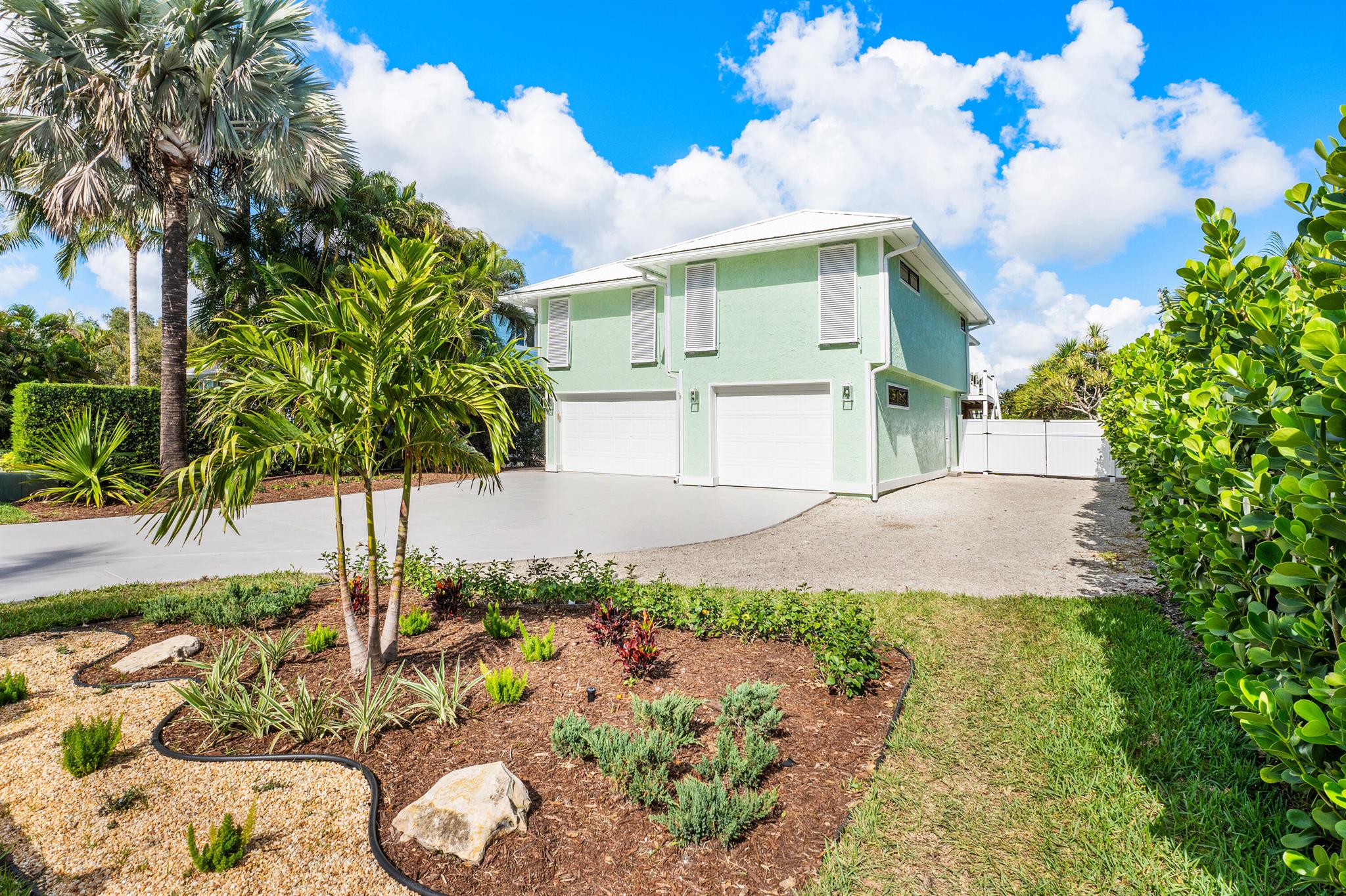 Homes for sale in Stuart, FL | 4239 Se Whiticar Way, Stuart, FL 34997 | MLS# R11057742