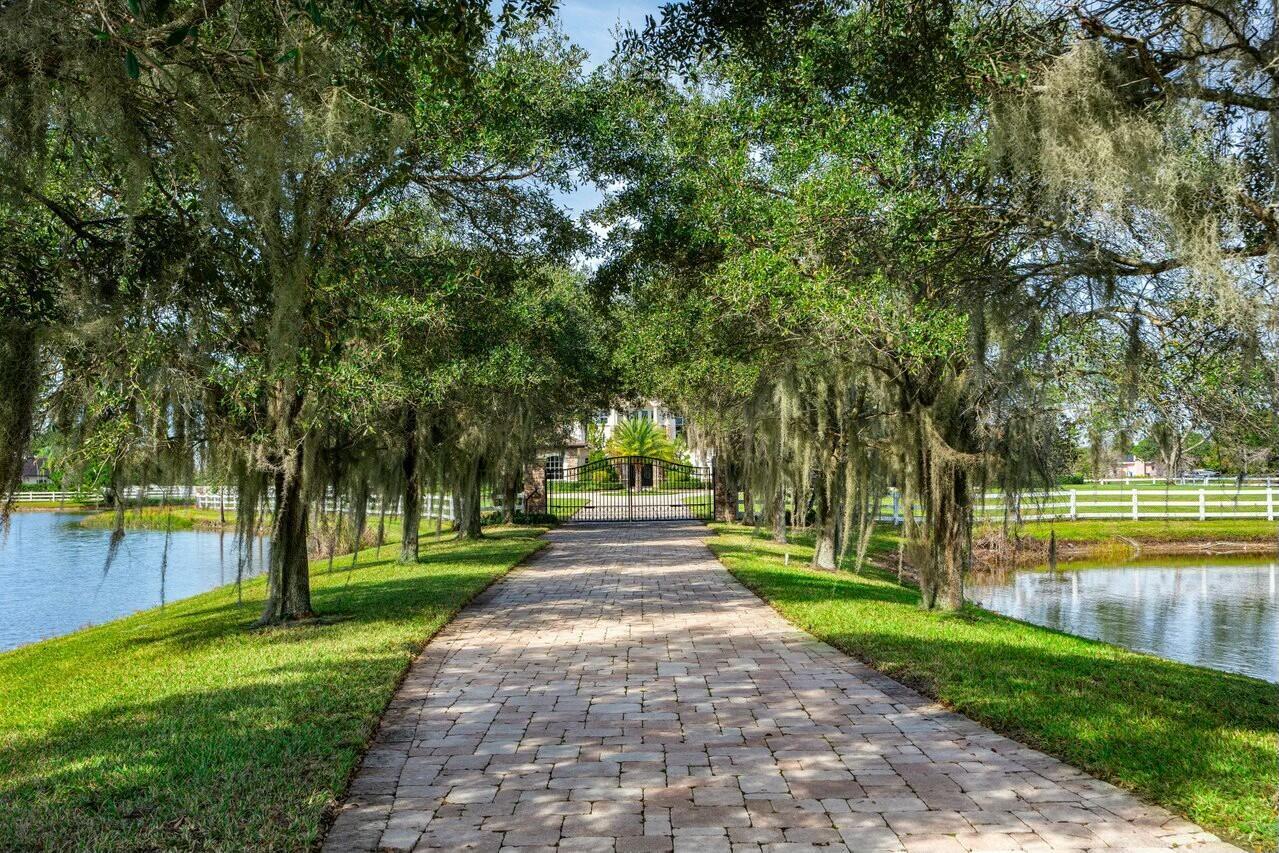 Homes for sale in Delray Beach, FL | 10527 El Paraiso Pl, Delray Beach, FL 33446 | MLS# R11057755