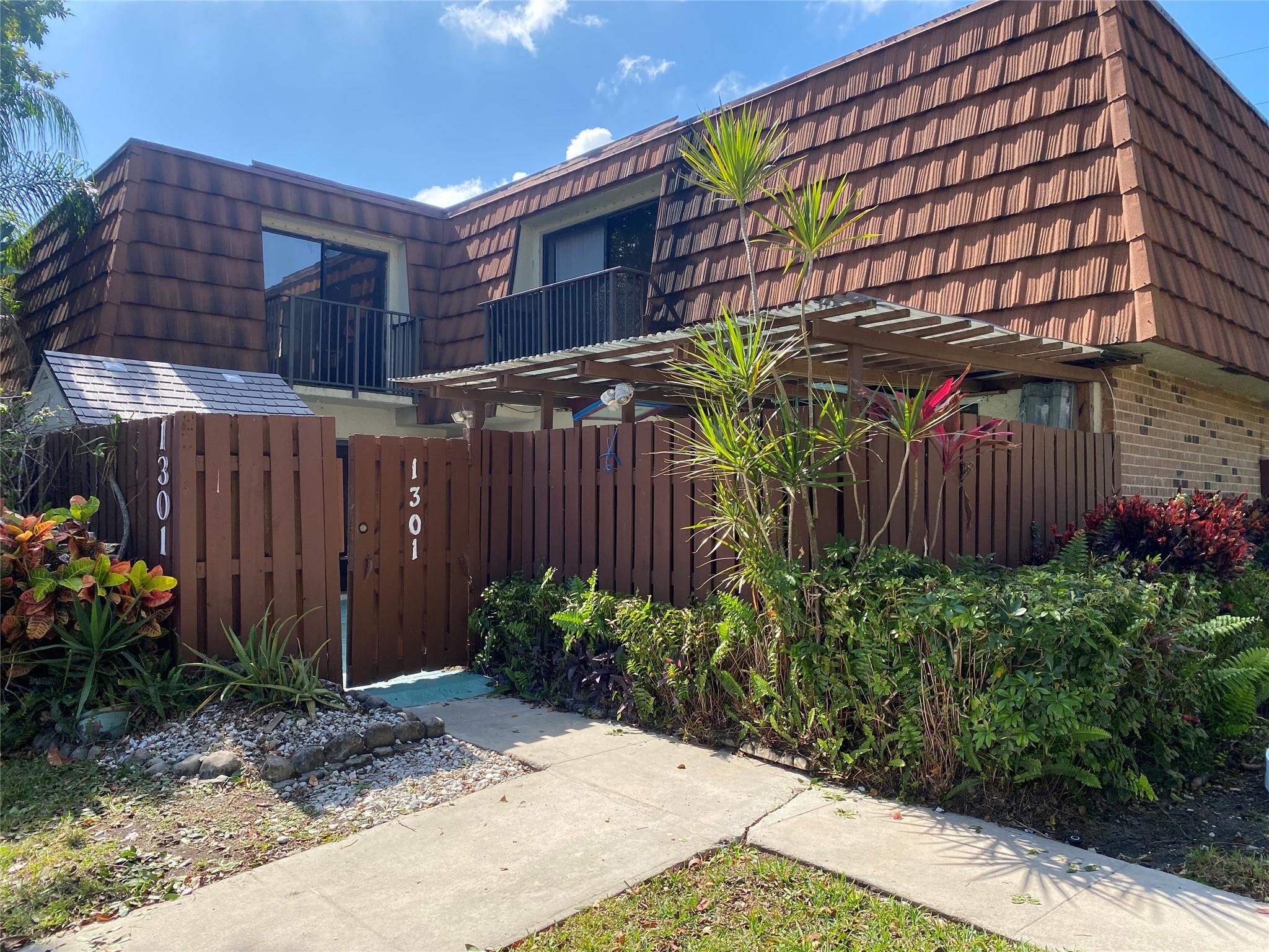 Homes for sale in Davie, FL | 1301 Sw 120Th Way #0, Davie, FL 33325 | MLS# F10484394