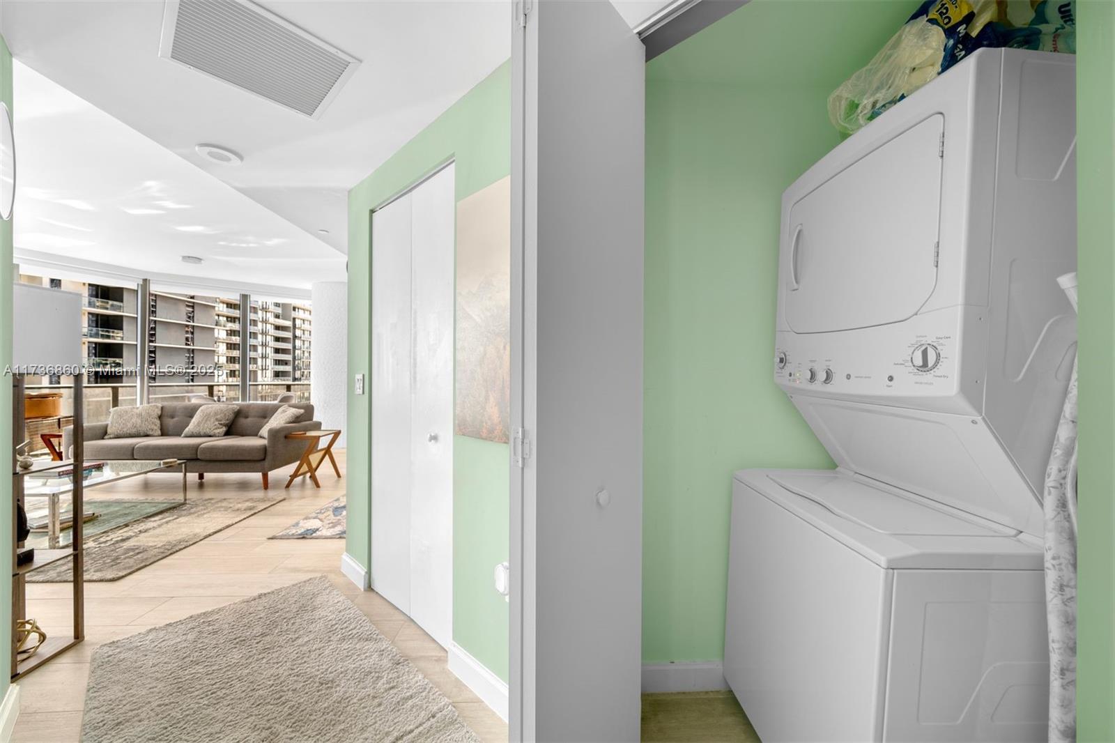 45 SW 9th St #2608, Miami FL 33130