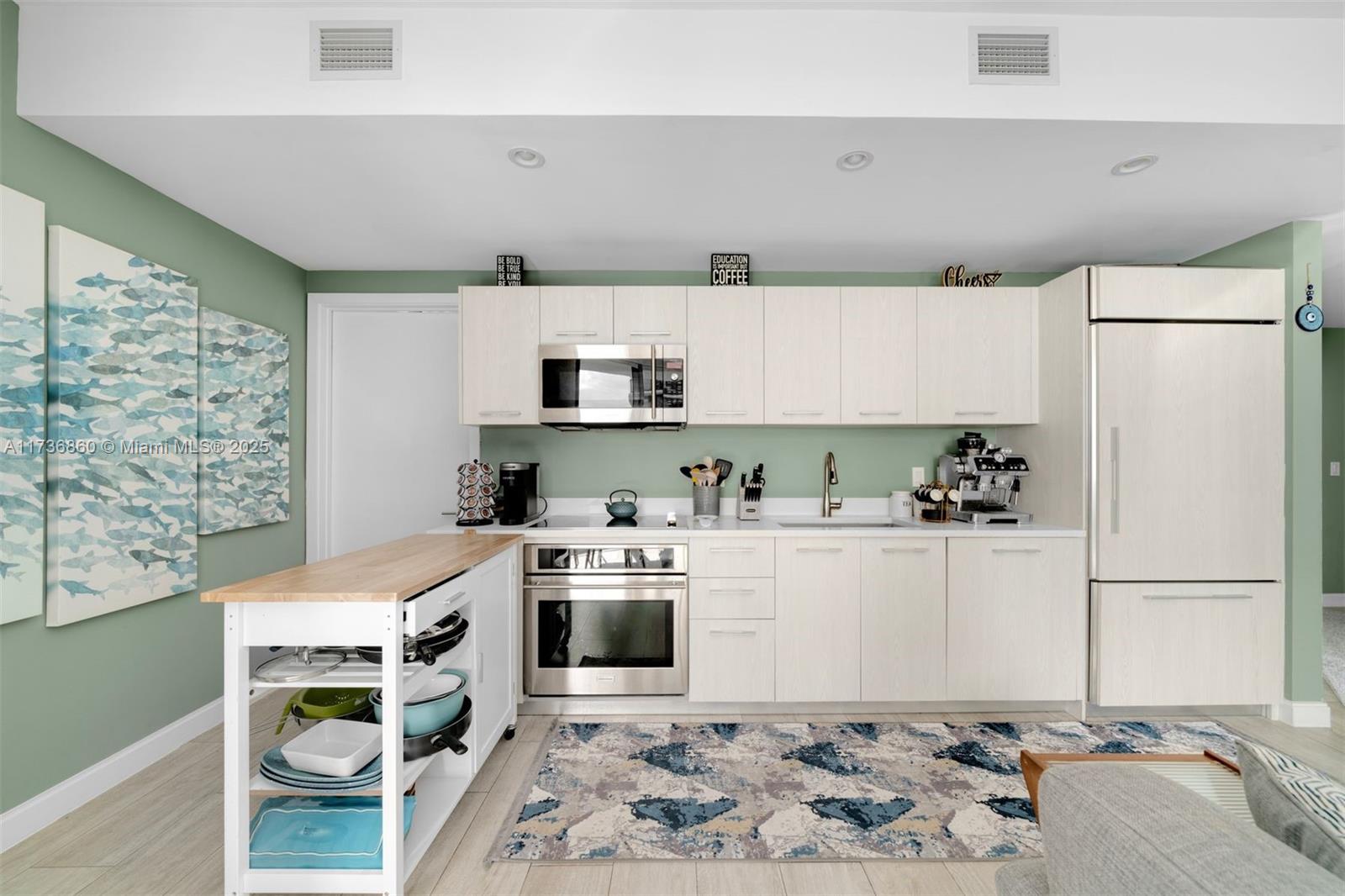 45 SW 9th St #2608, Miami FL 33130
