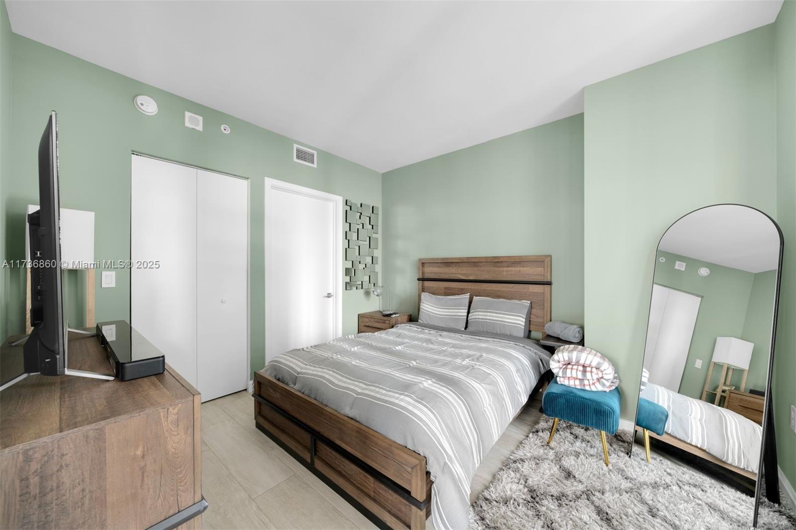 45 SW 9th St #2608, Miami FL 33130