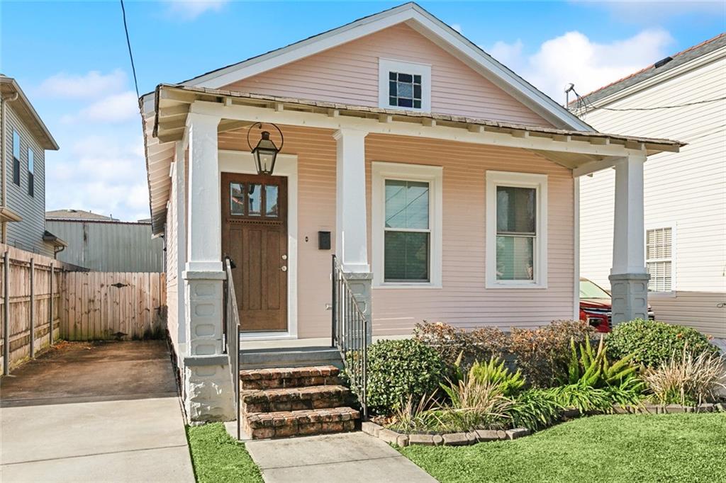 Homes for sale in Gretna, LA | 410 Newton St, Gretna, LA 70053 | MLS# 2485387