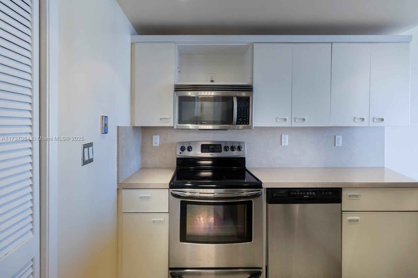1581 Brickell Ave #1408, Miami FL 33129
