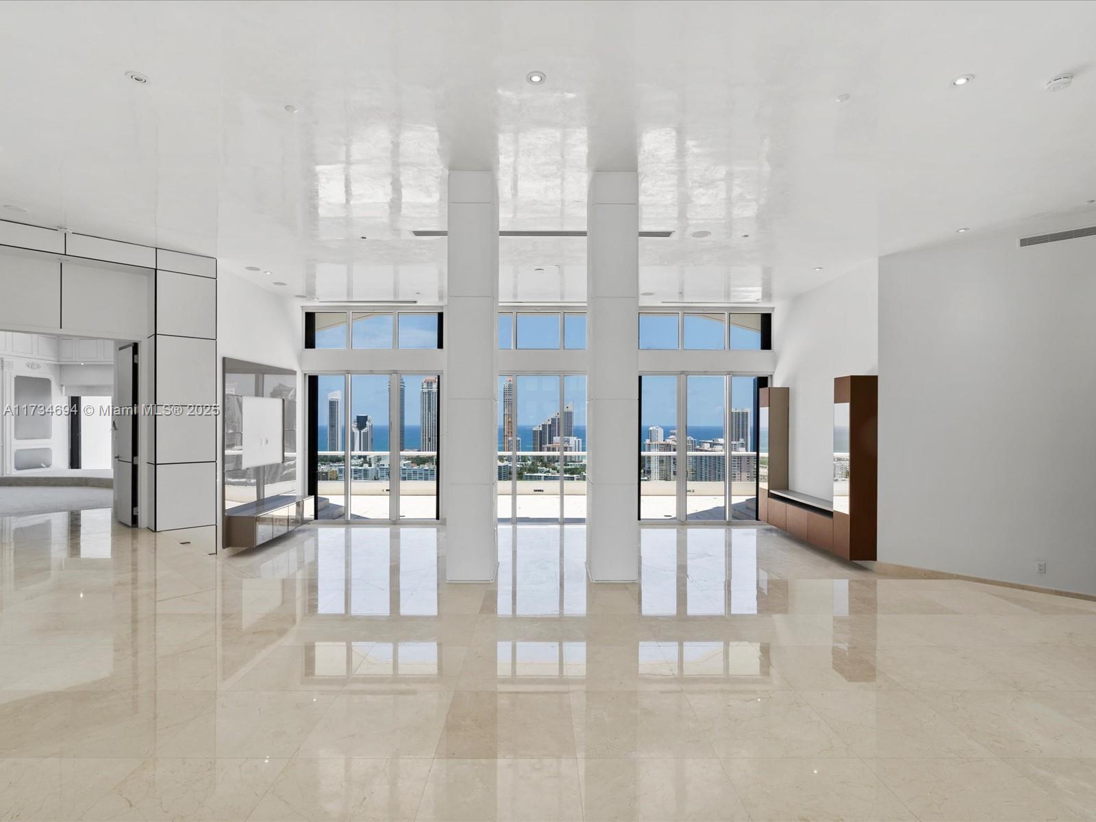 Condo for Sale in Aventura, FL