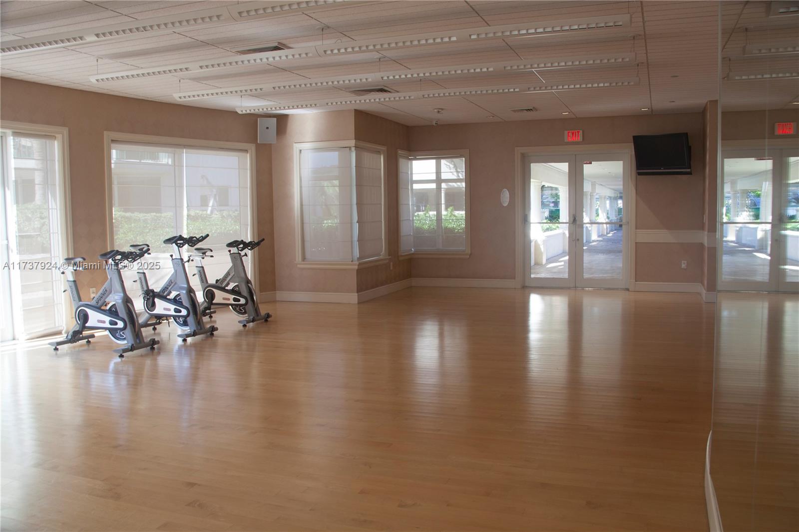 19900 E Country Club Dr #120, Aventura FL 33180