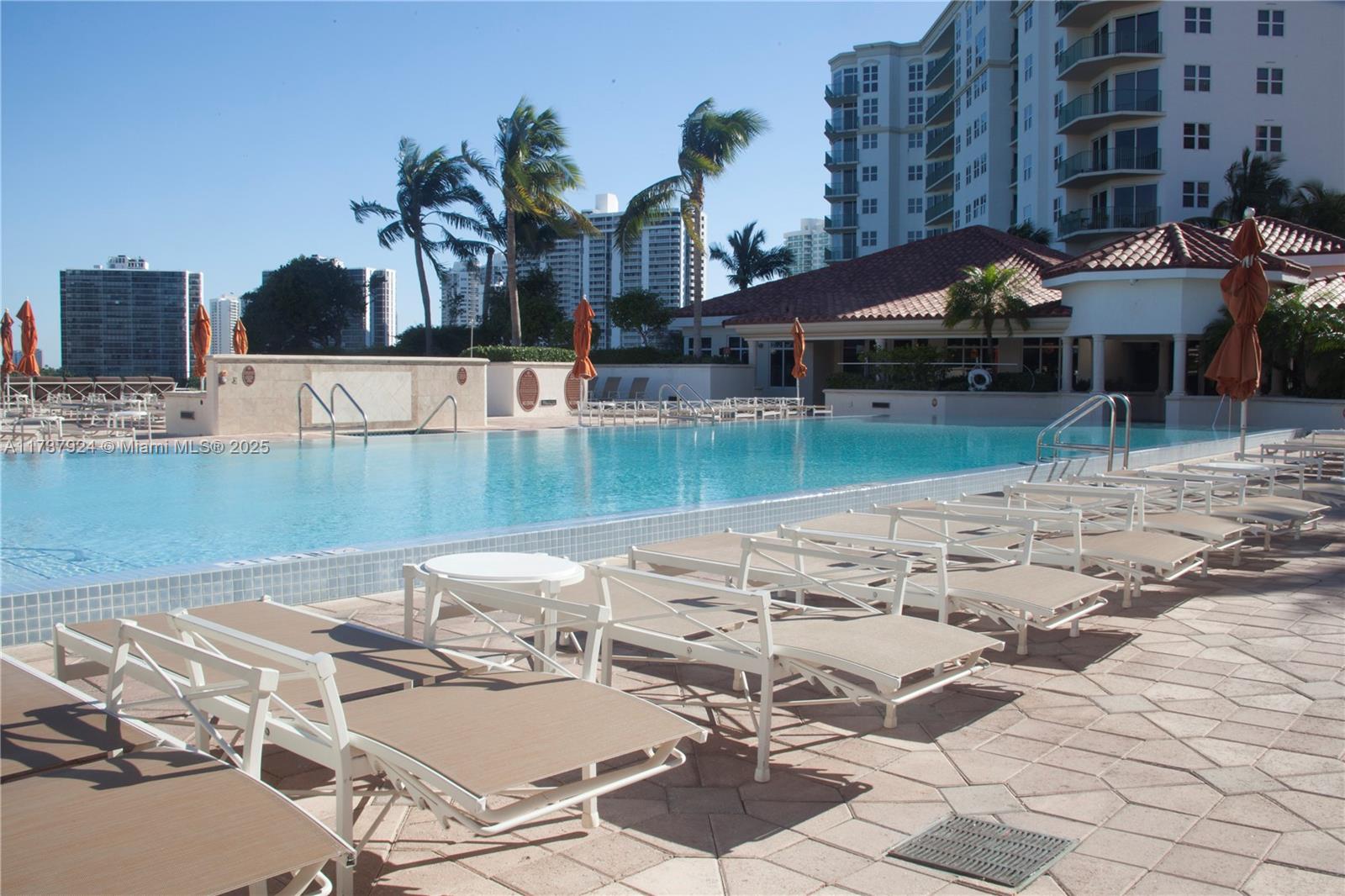 19900 E Country Club Dr #120, Aventura FL 33180