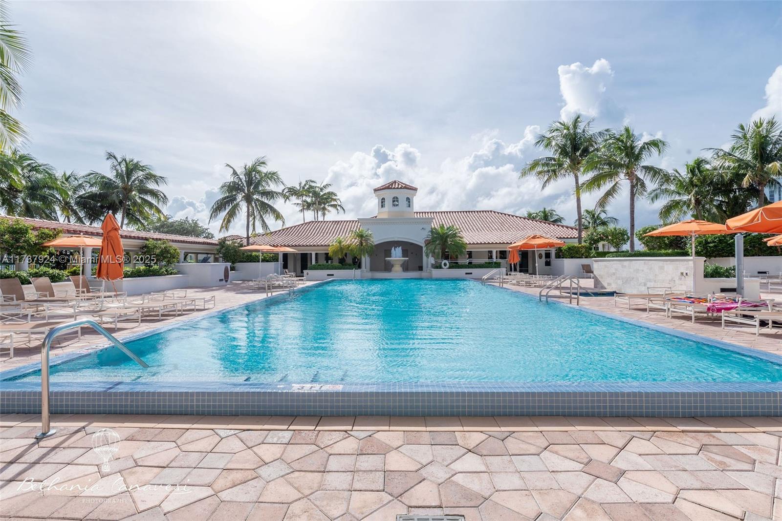 19900 E Country Club Dr #120, Aventura FL 33180