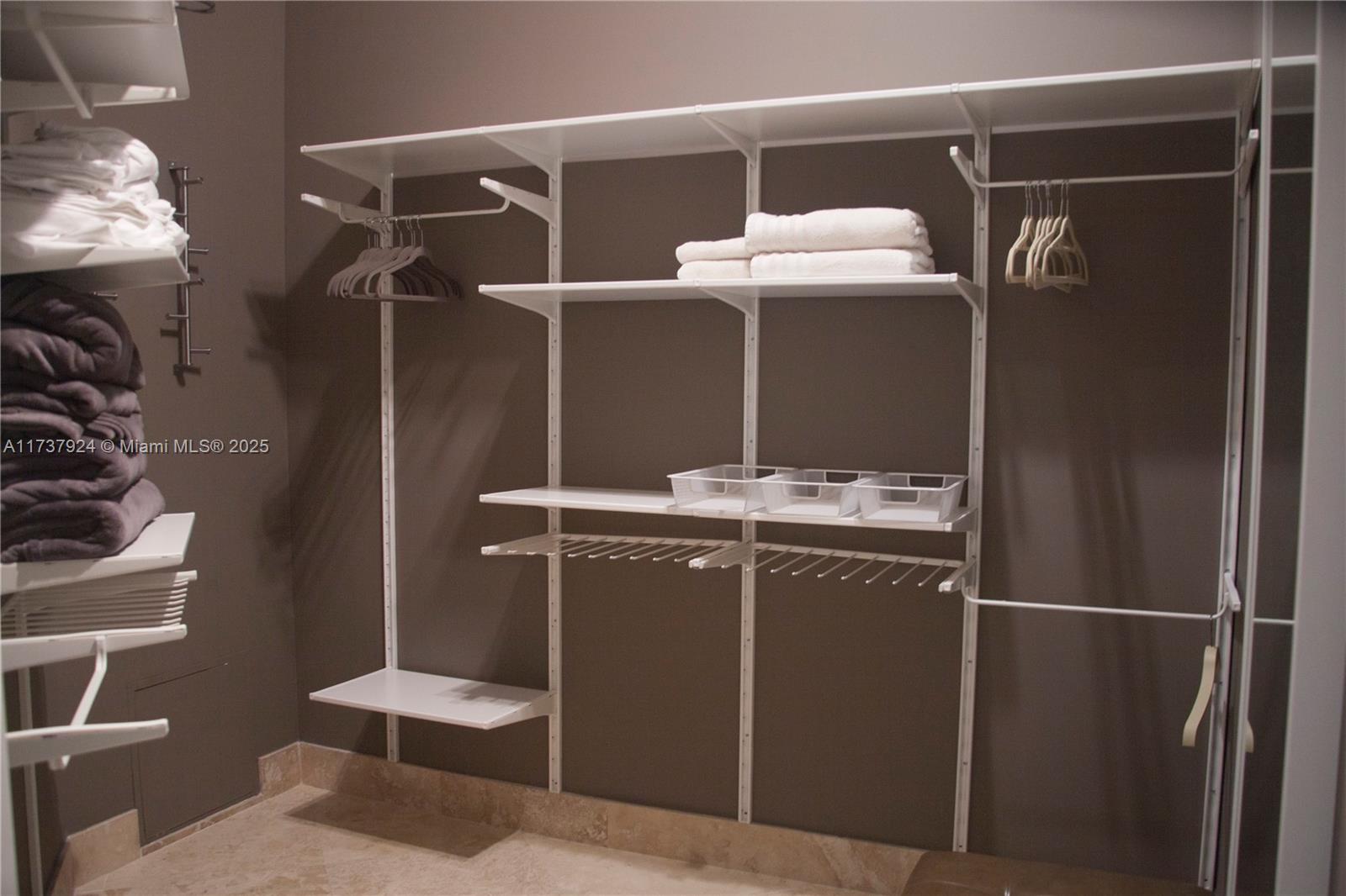 19900 E Country Club Dr #120, Aventura FL 33180