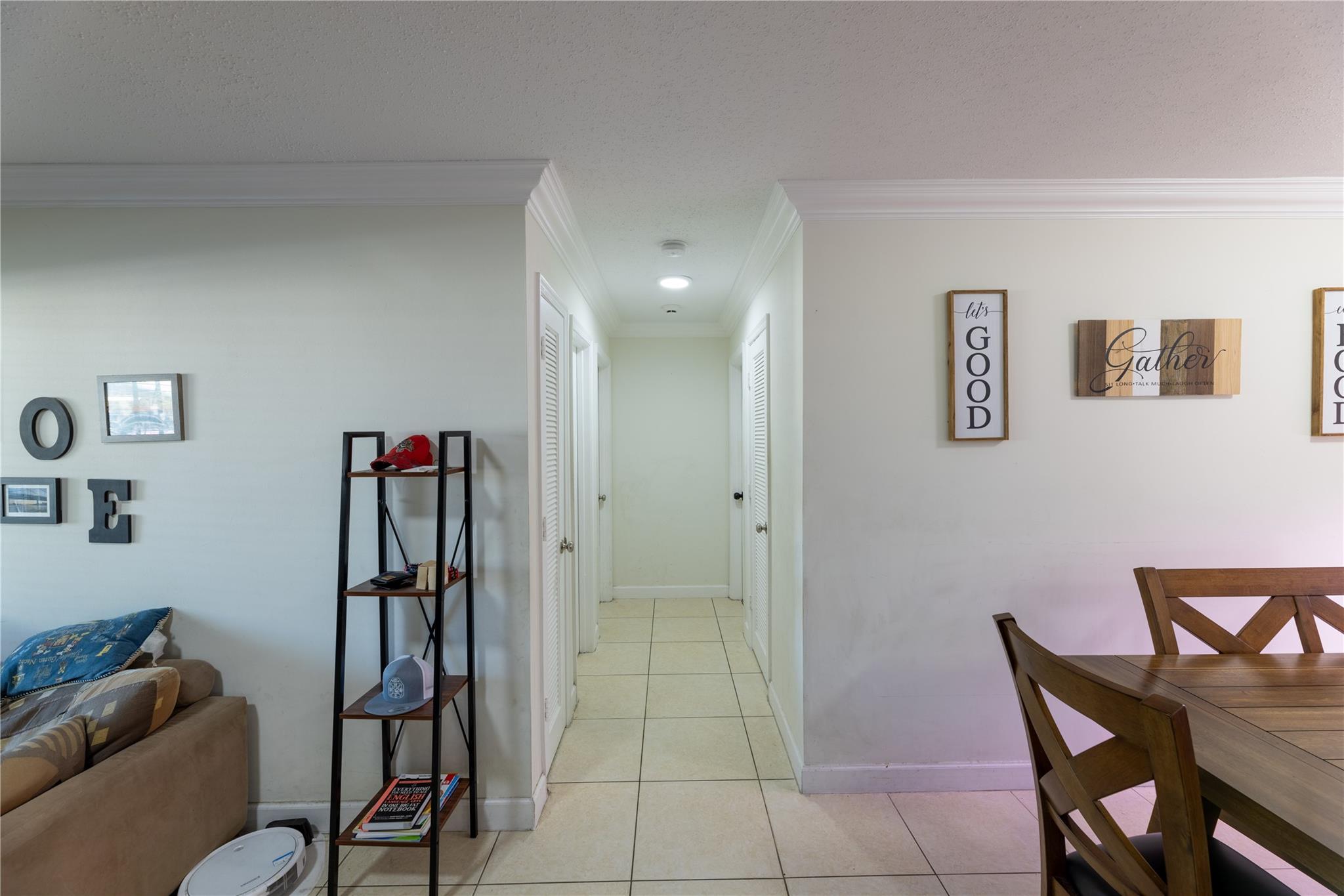 Hallway to Bed/Bathroom, Linen and Pantry
