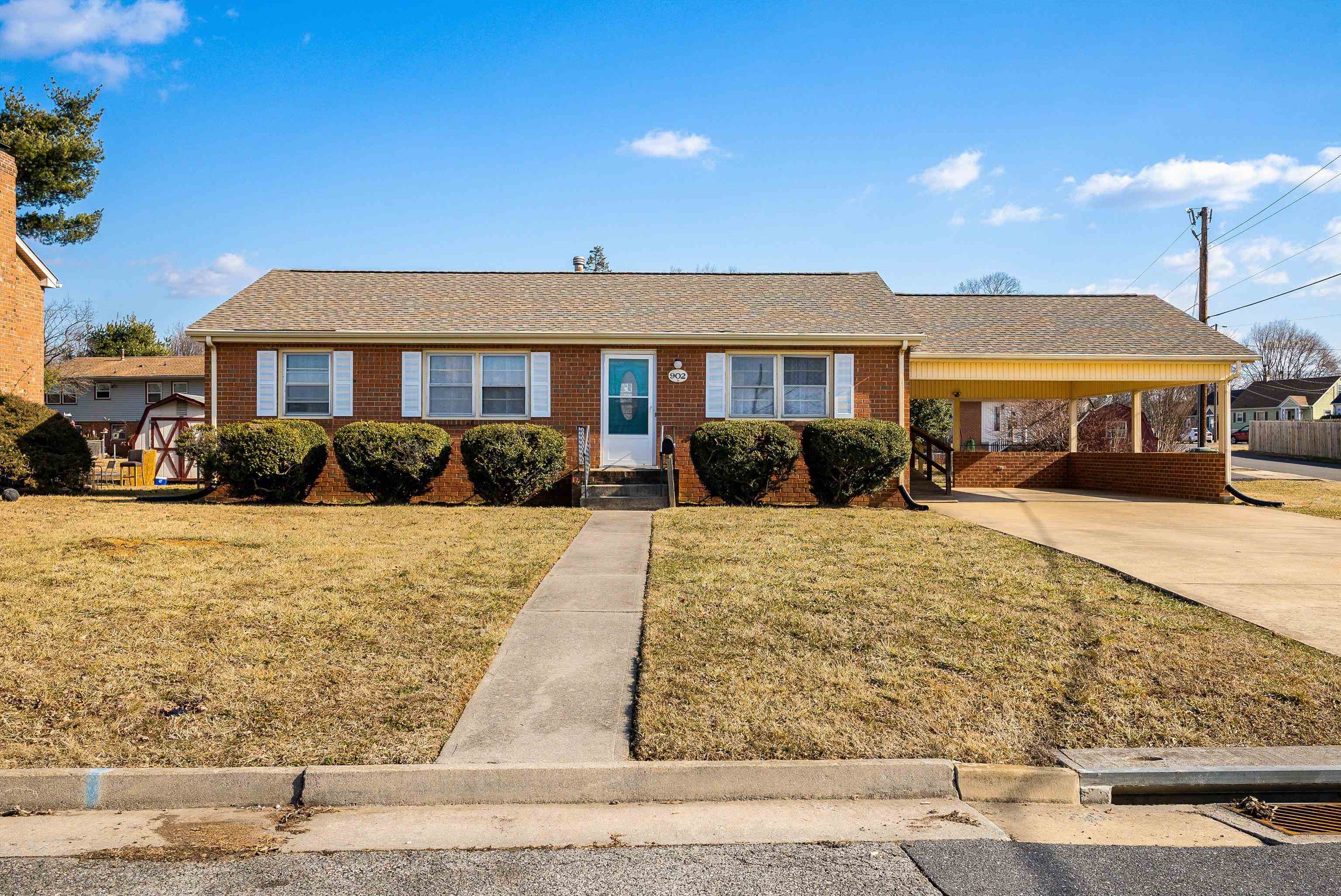 902 Dogwood Cir