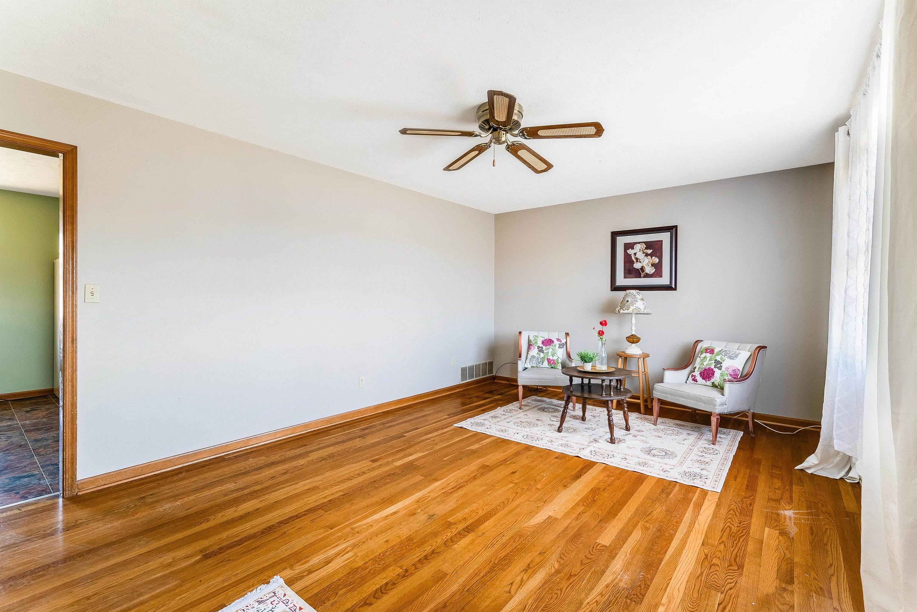 902 Dogwood Cir