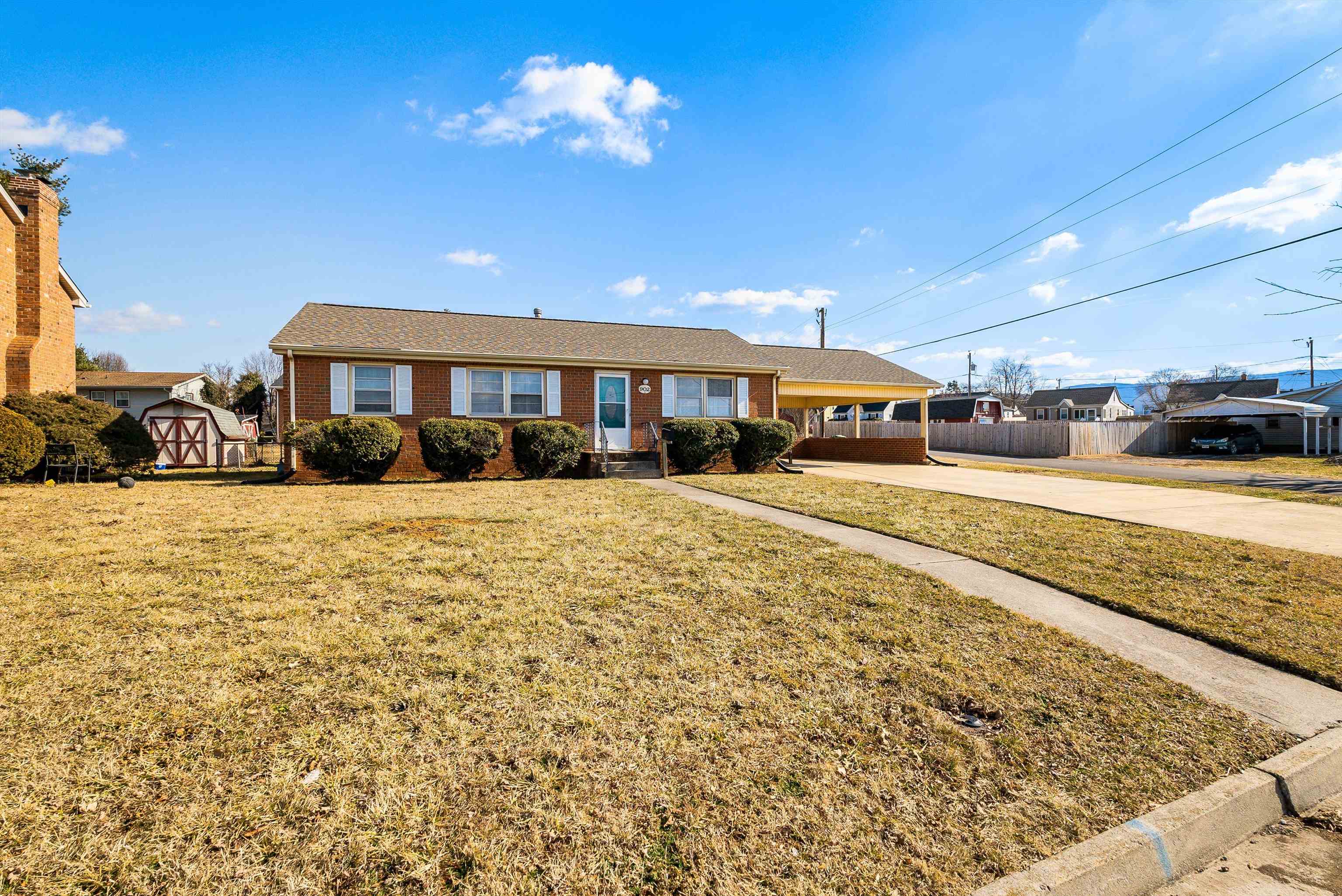902 Dogwood Cir