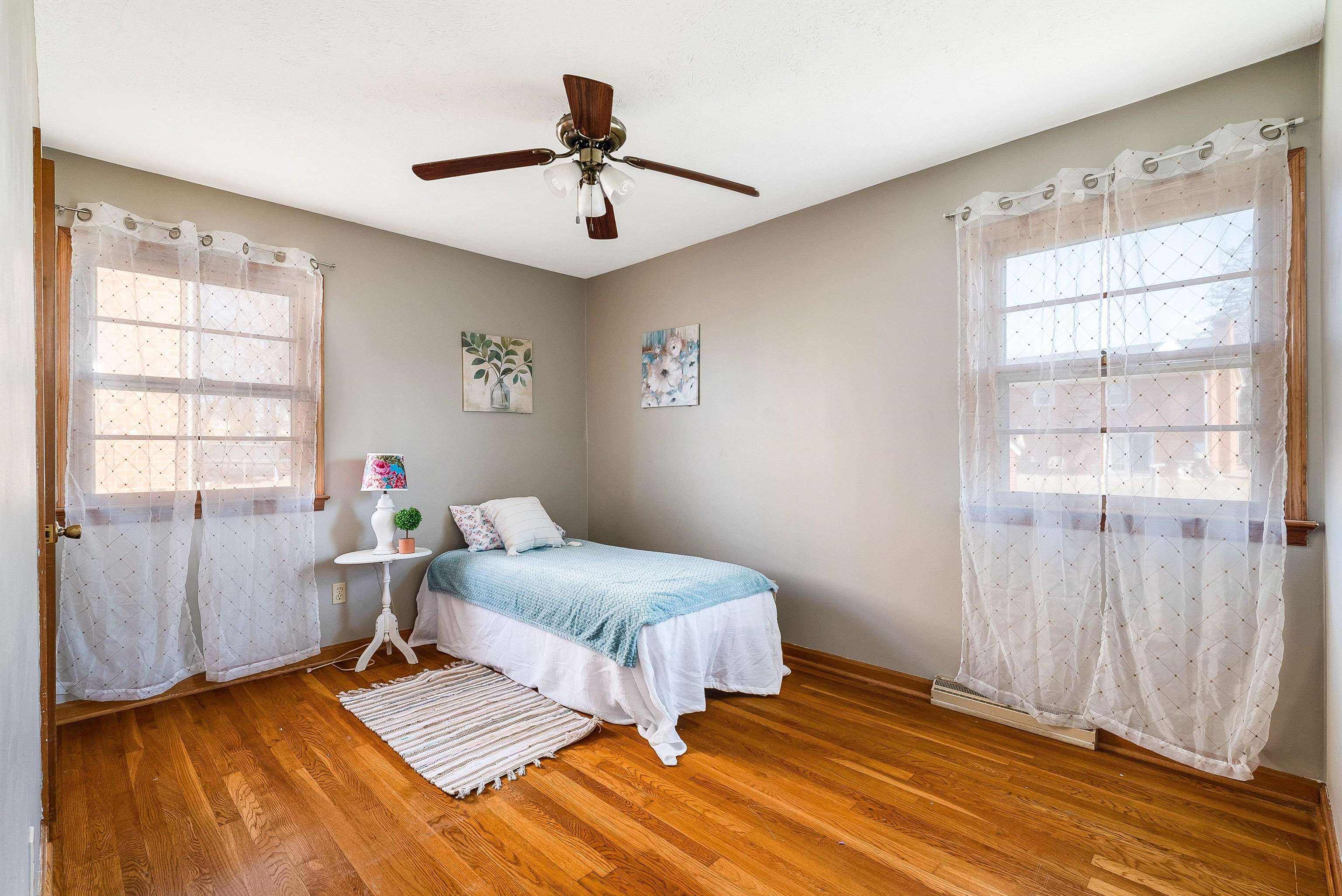 902 Dogwood Cir