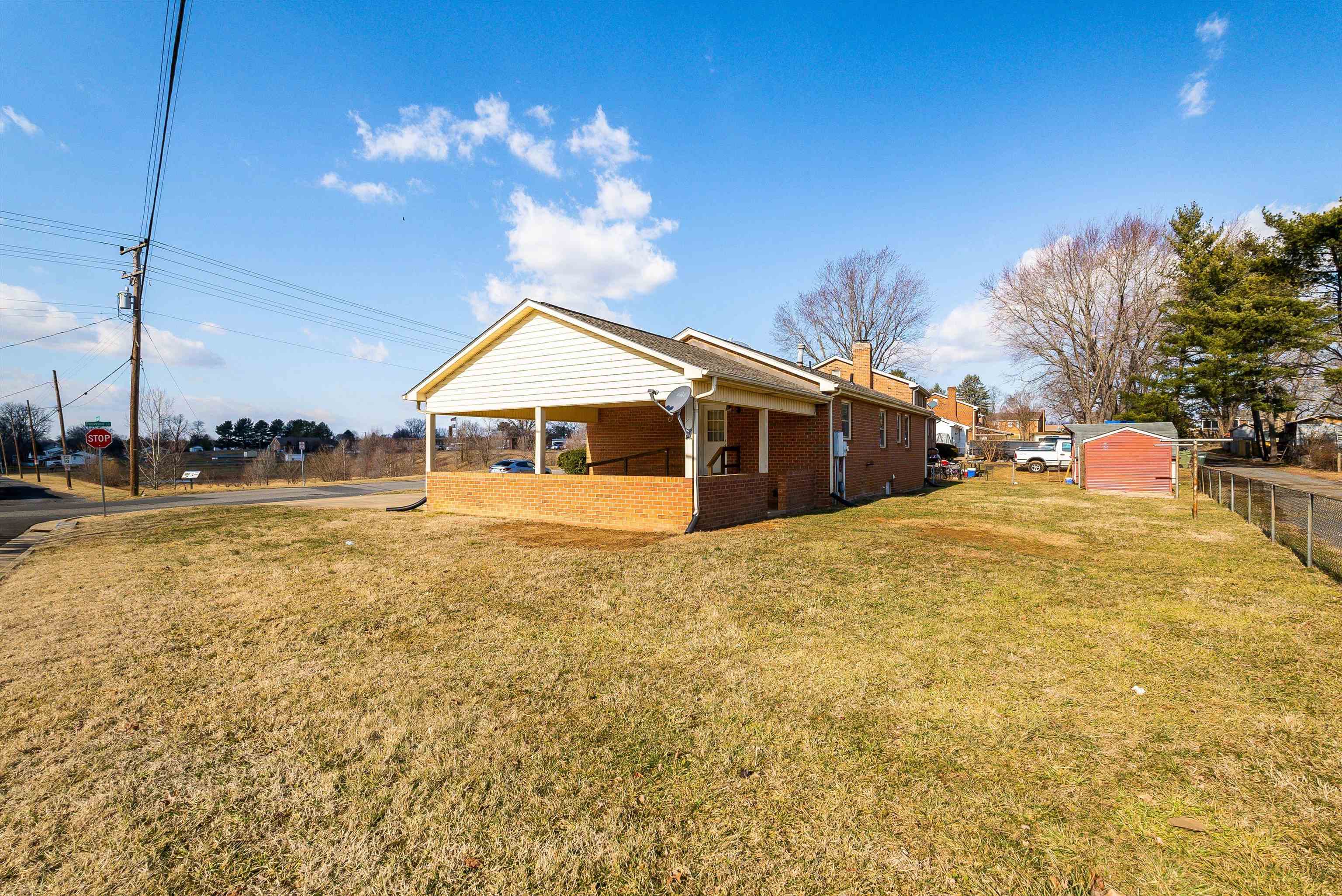 902 Dogwood Cir