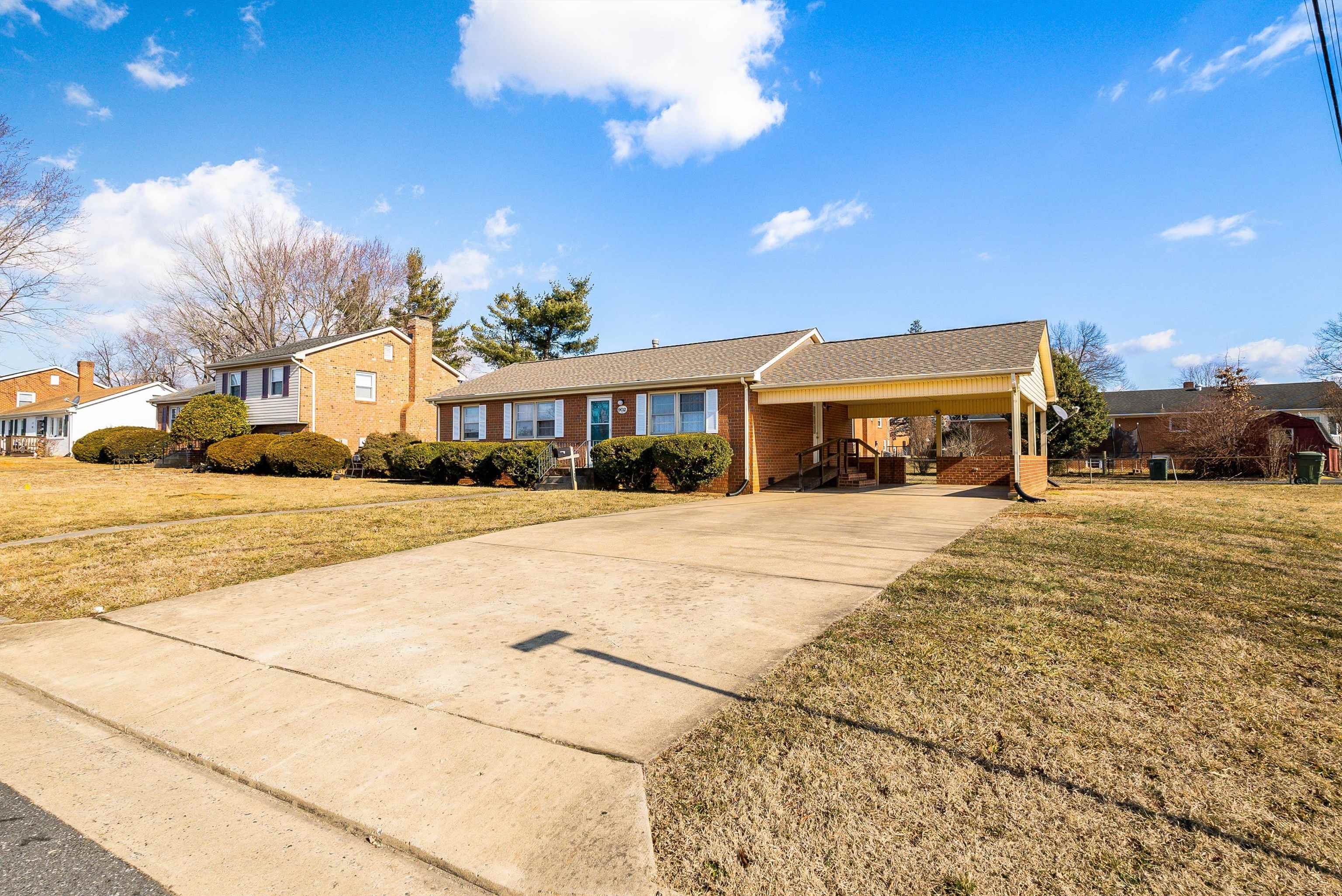 902 Dogwood Cir