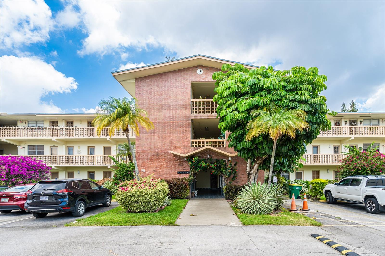 16801-ne-13th-ave-101-miami-fl-33162/hzid_aa9cd80f