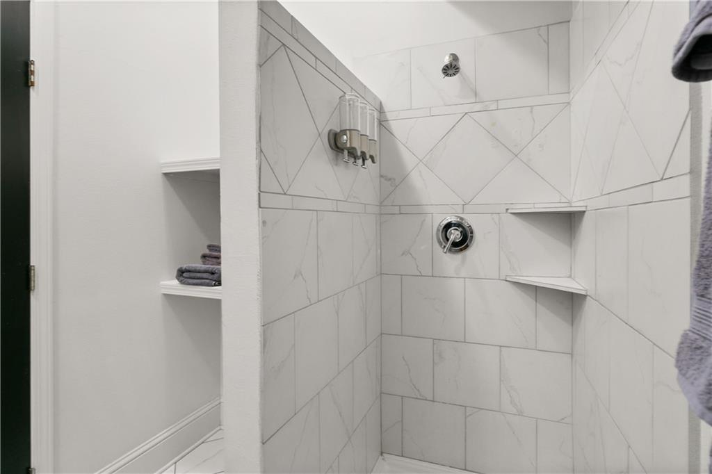 837-839 Jackson Avenue