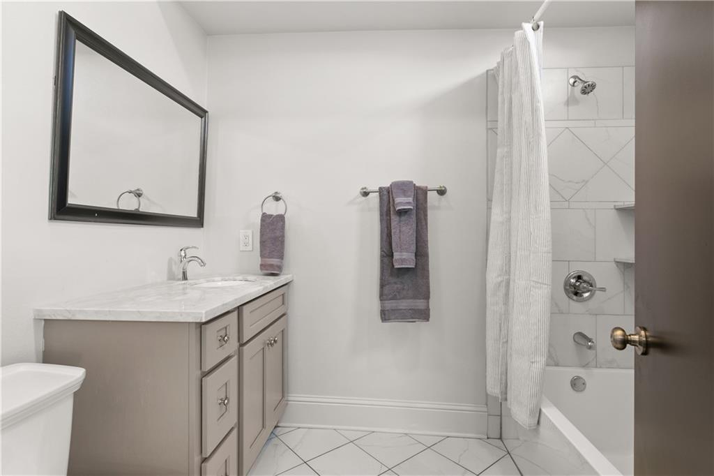 837-839 Jackson Avenue