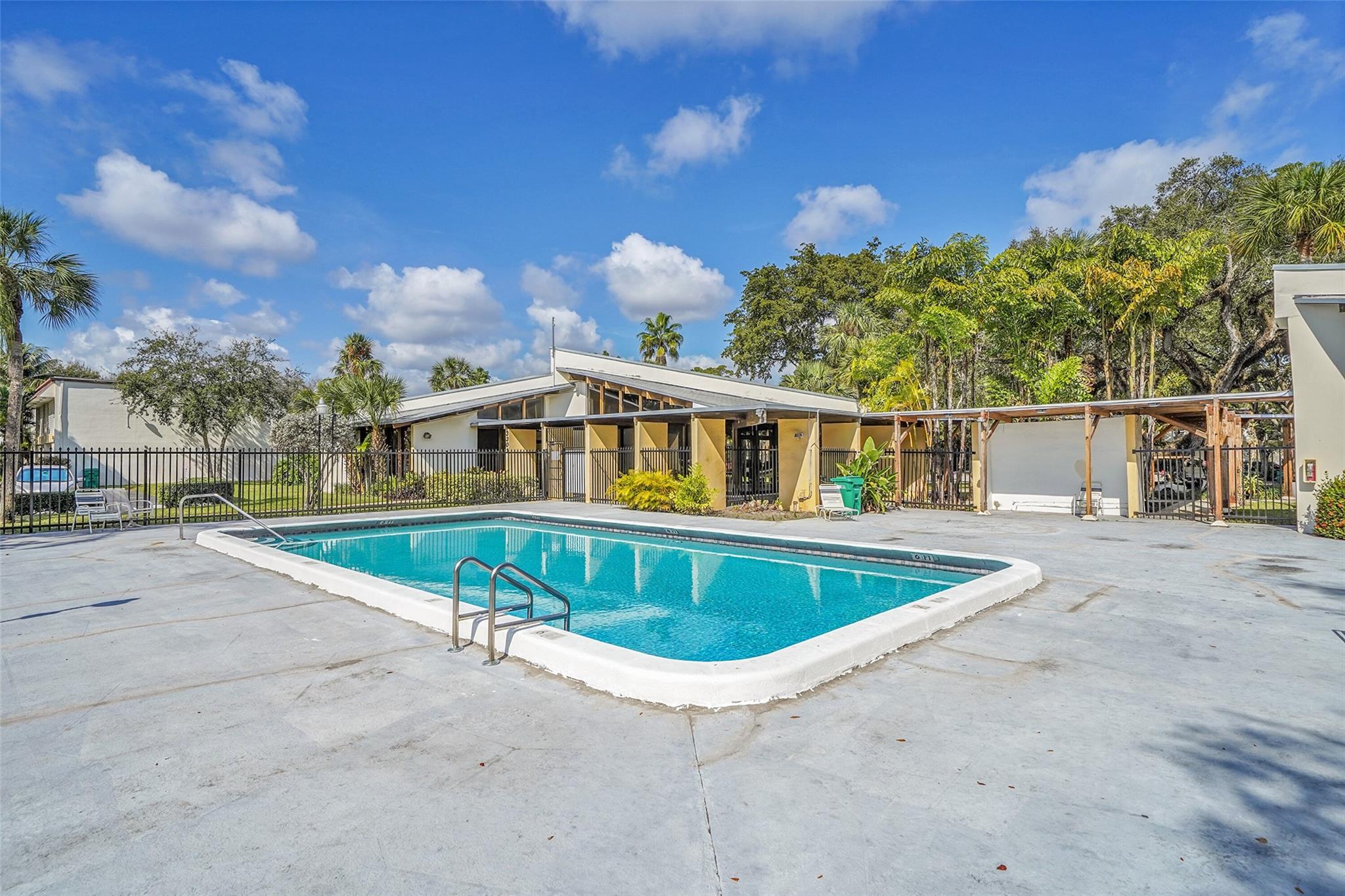 Homes for sale in Hollywood, FL | 3300 Atlanta St #15F, Hollywood, FL 33021 | MLS# F10485444