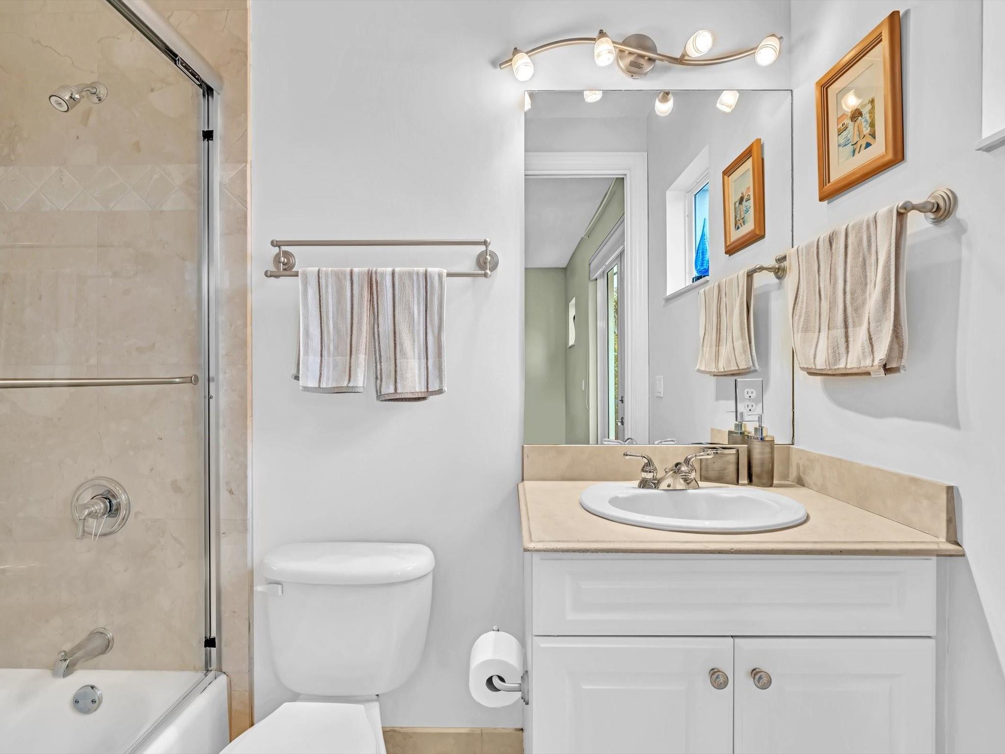 Ensuite bath, 2nd floor