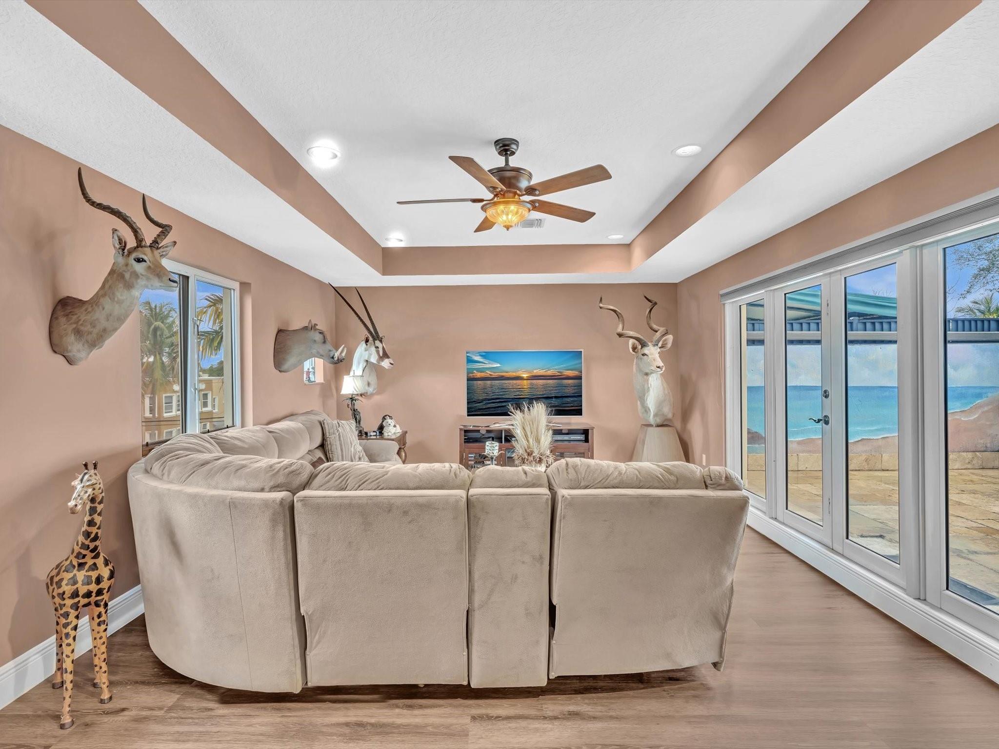 Sliders to Roof Top Terrace with Tiki Bar