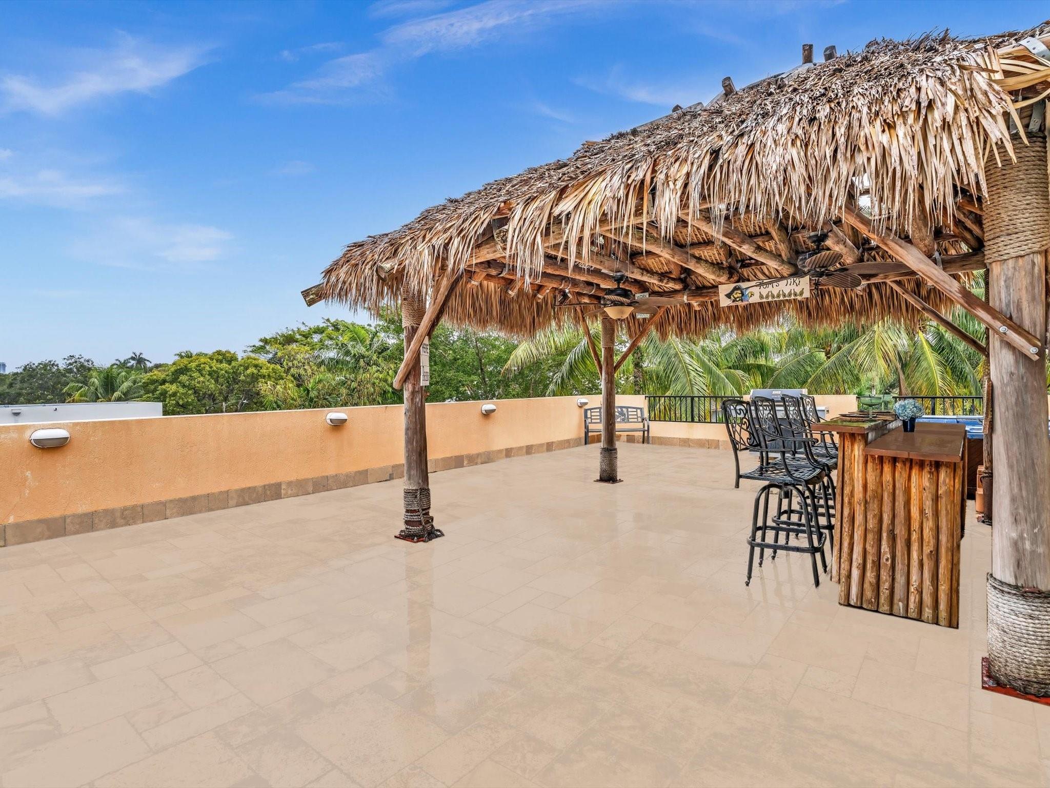 Large Rooftop Terrace Approx 39' 9