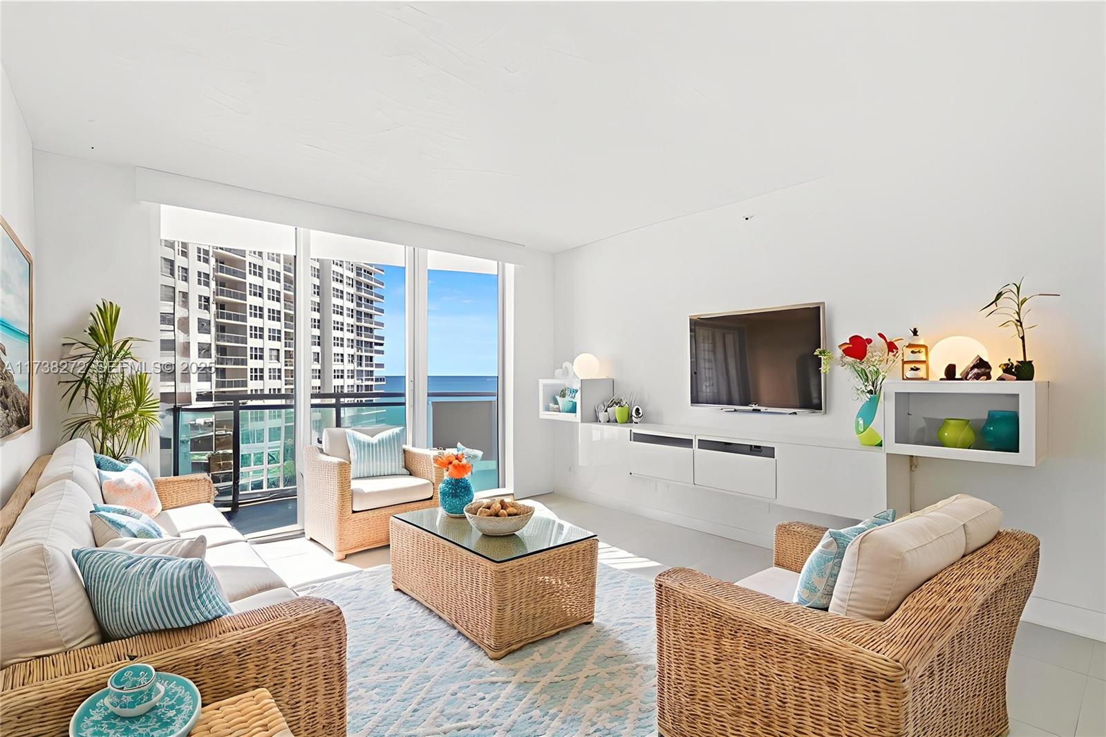 Residences On Hollywood B