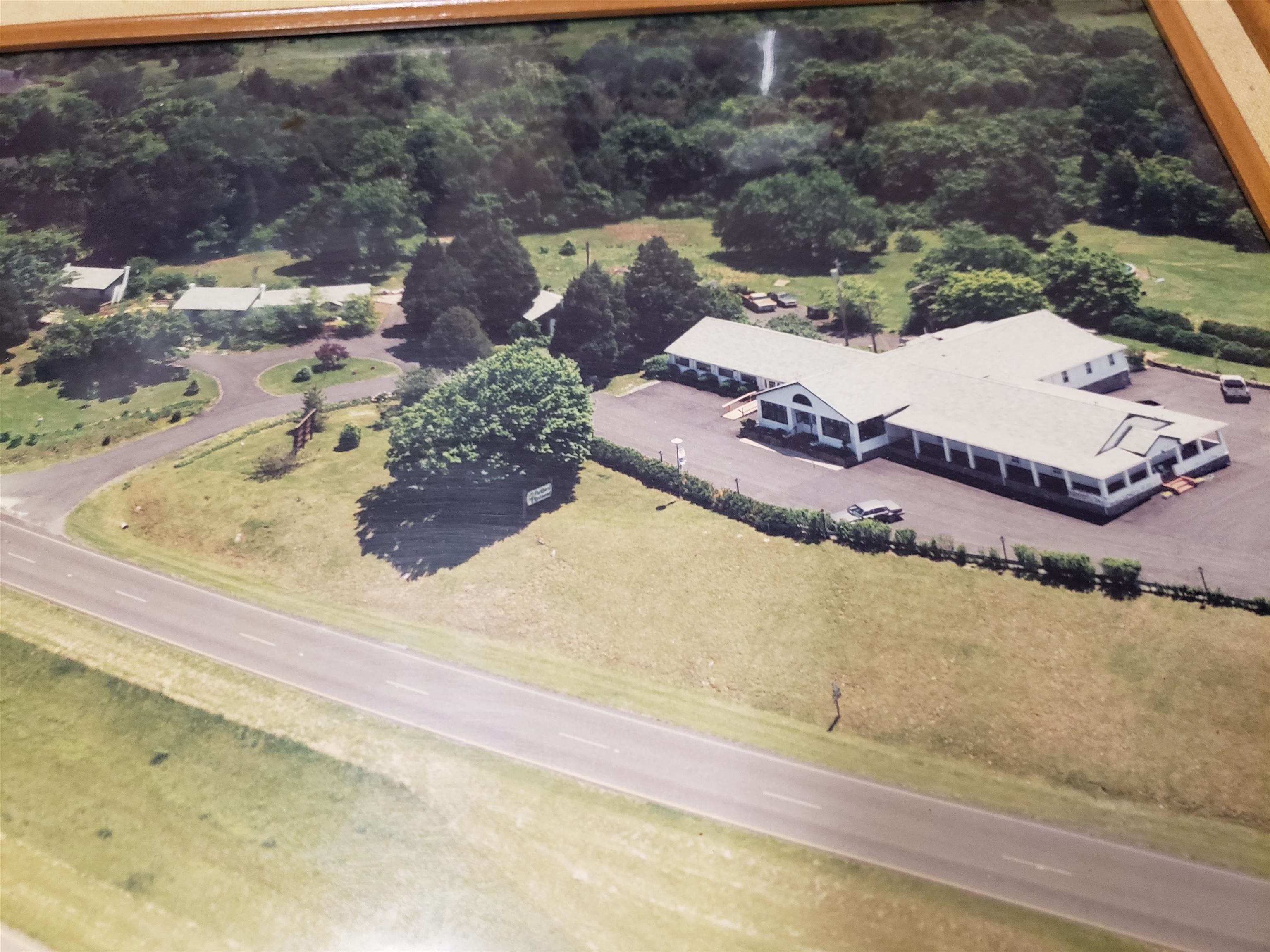 2487/2547 US HWY 211 W exterior